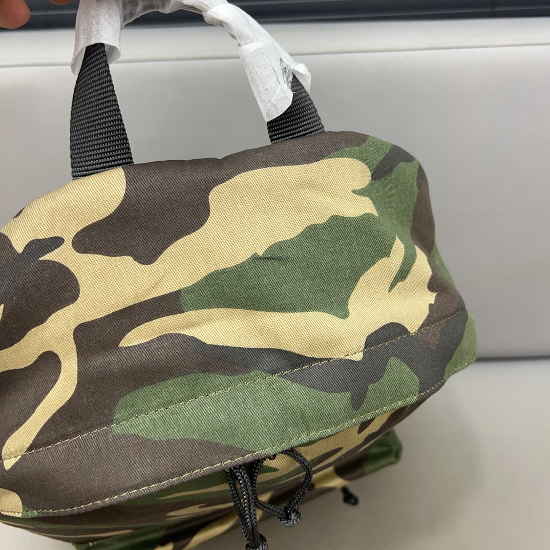 “Balecntaga Family Paris Backpacks: Classic Re-Engraved Design with Original Plant Fabric, Dustproof Bags.” - 图片 8