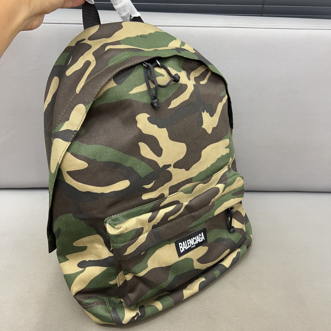 “Balecntaga Family Paris Backpacks: Classic Re-Engraved Design with Original Plant Fabric, Dustproof Bags.” - 图片 3