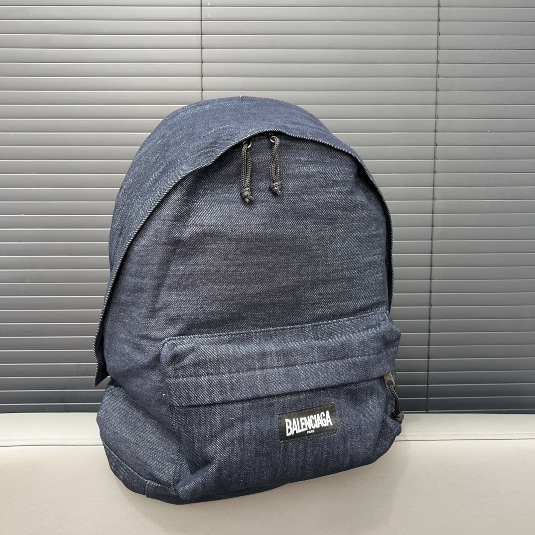 Balenciaga Family Paris: Classic Reimagined Backpacks with Dustproof Bags. - 图片 3
