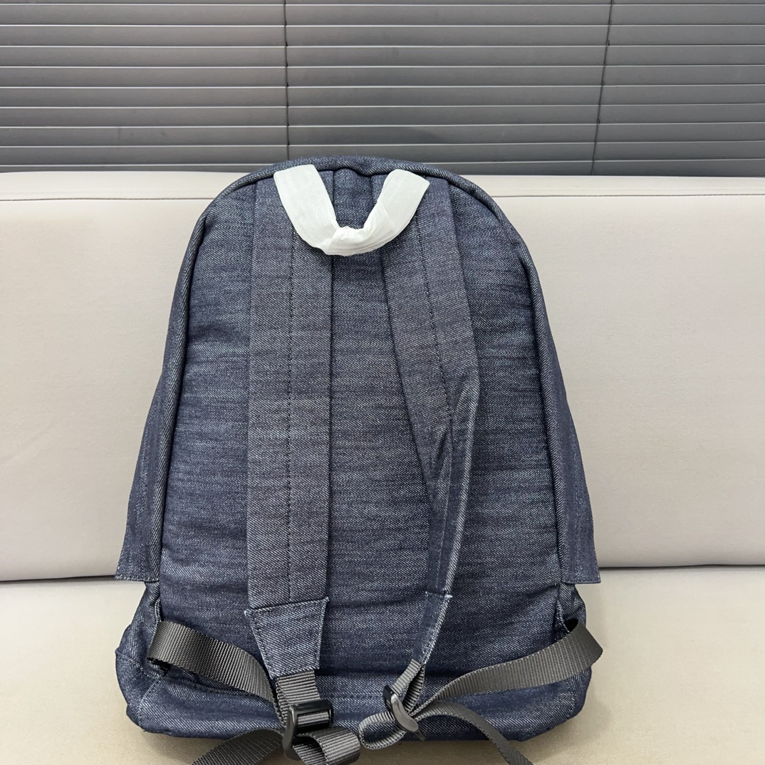 Balenciaga Family Paris: Classic Reimagined Backpacks with Dustproof Bags. - 图片 2