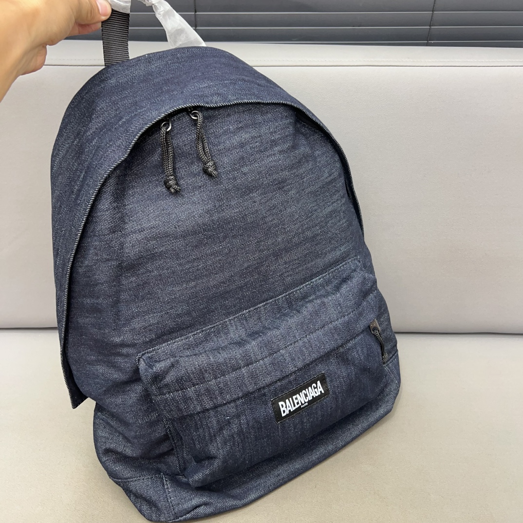 Balenciaga Family Paris: Classic Reimagined Backpacks with Dustproof Bags. - 图片 4