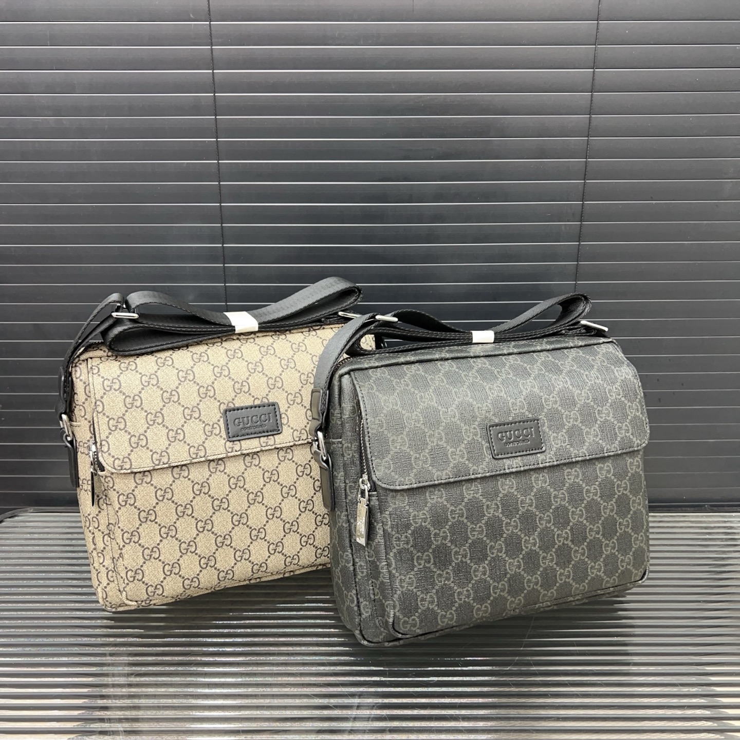 P175 Gucci 古奇
翻盖邮差包 男士斜挎包 实物拍摄 原厂原版面料 配送防尘袋 24 x 27 cm