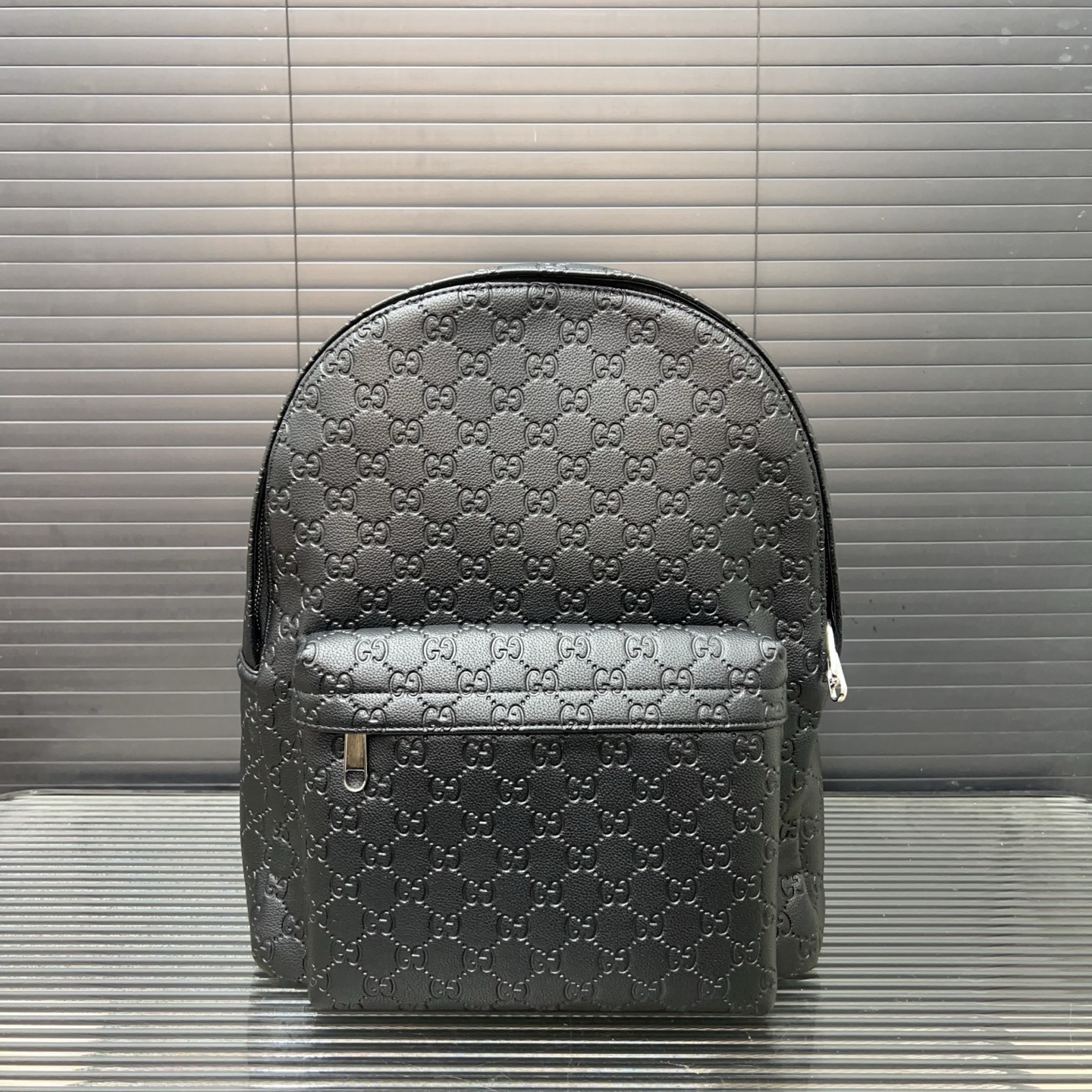 P195 Gucci 古奇 GG压花双肩包 🚹男女通用背包 经典复刻设计 实物拍摄 原厂原版面料 配送防尘布袋 41 x 33 cm。