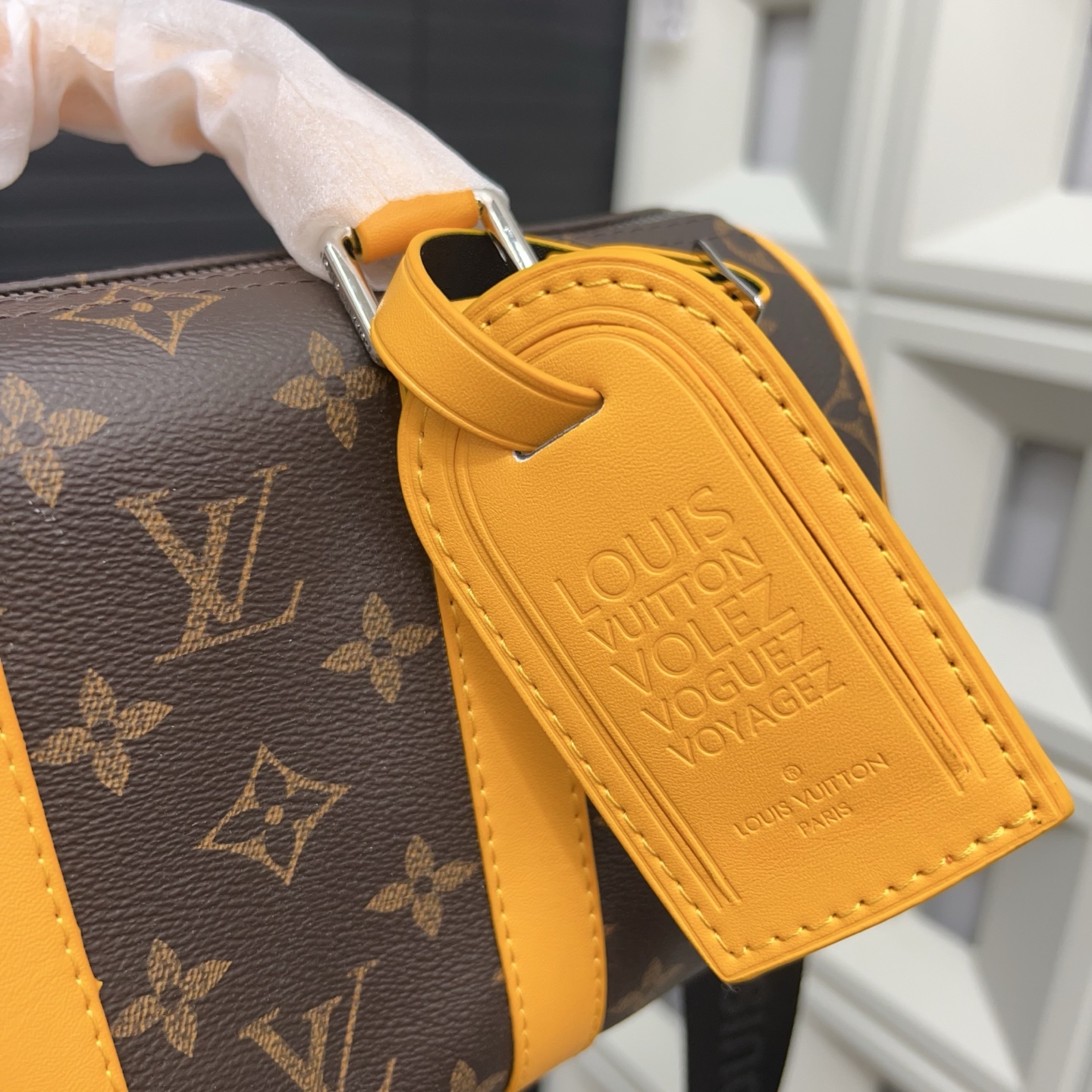 P145 Louisvuitton 路易威登  
KEEPALL 25 系列手袋 印花手提斜挎包 单肩包 实物拍摄 原厂原版面料  配送防尘布袋  折叠礼盒 15 x 25 cm。