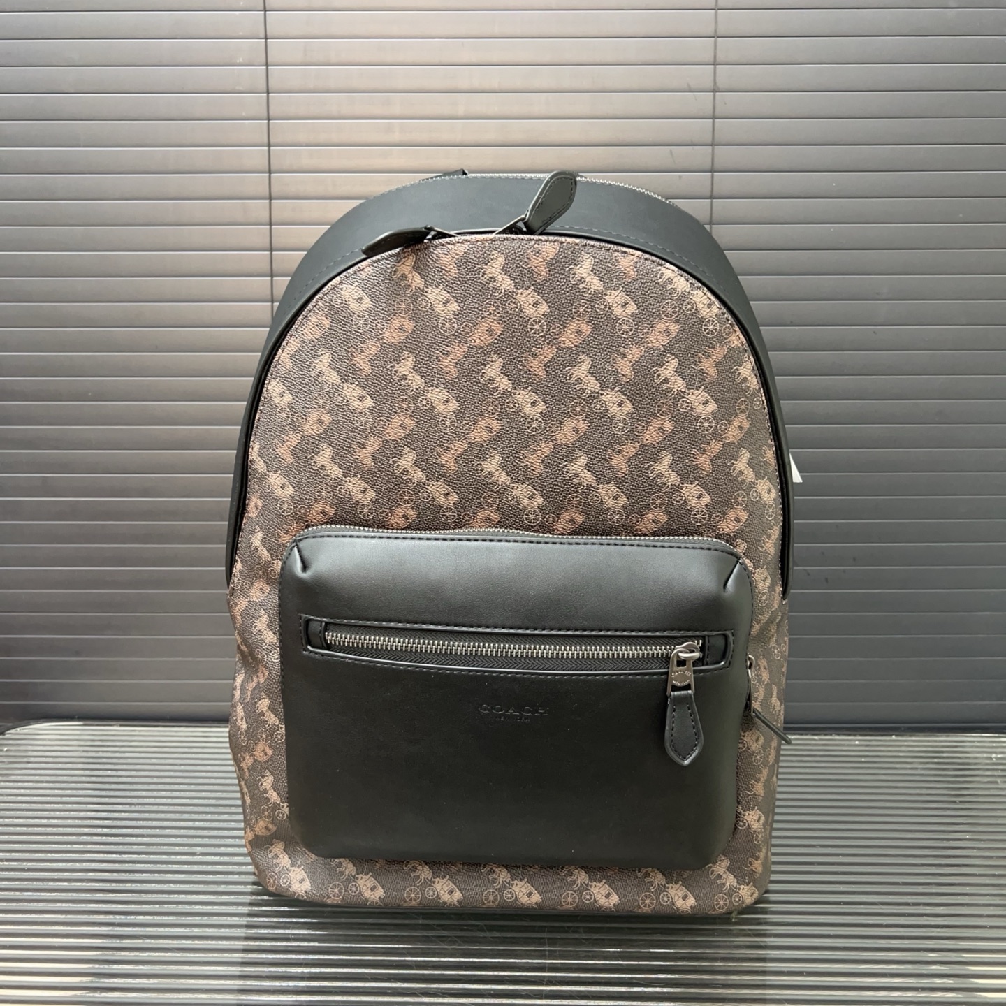 P260 COACH 蔻驰 West 高版本 标志印花双肩包 🚹男士大容量背包 电脑包 经典Logo搭配原厂工艺材质 休闲百搭 实物拍摄 原厂原版面料 配送防尘袋 33 x 43 cm。