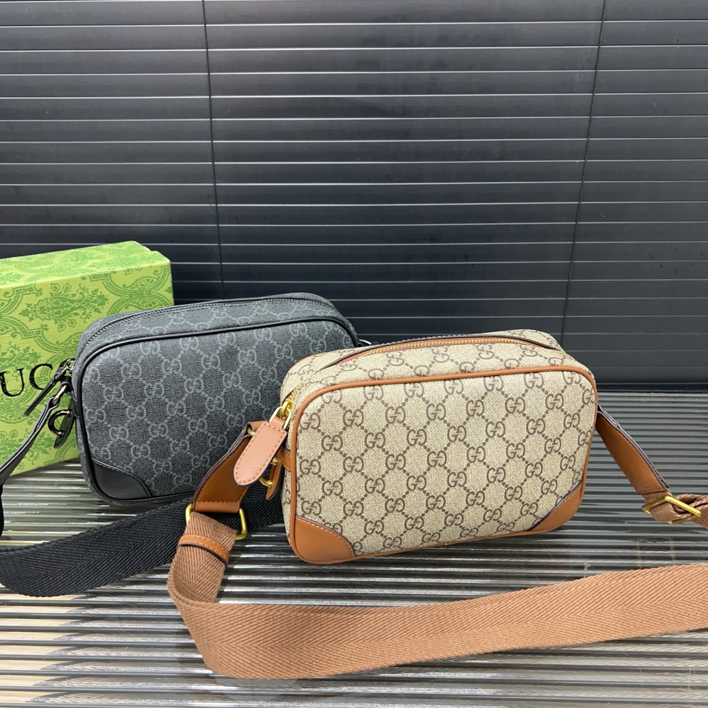 P175 Gucci 古奇
Ophidia系列GG 手拿包肩背包相机包 男女通用斜挎单肩包 实物拍摄 配送礼盒 规格23 x 15cm。