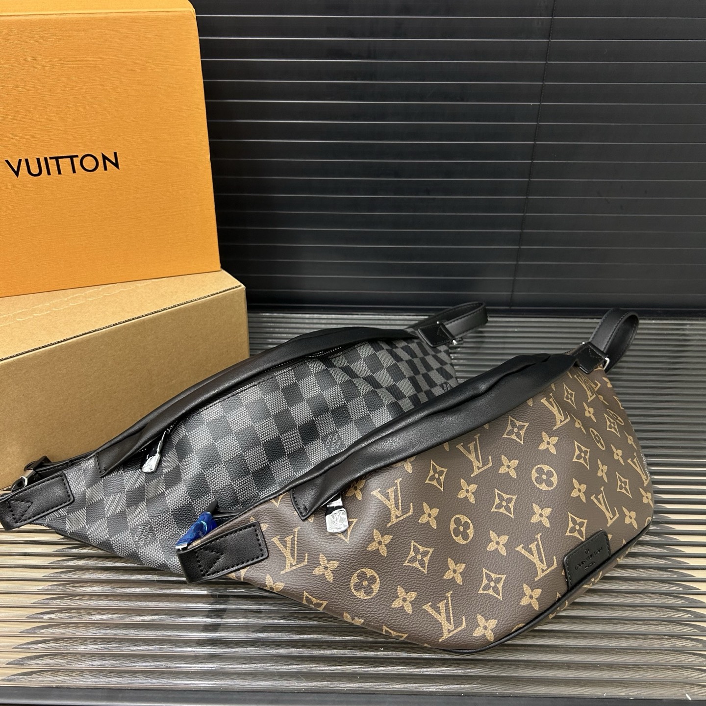 P150 LouisVuitton 路易威登
Discoverv 印花腰包 斜挎胸包 男女通用 实物拍摄 配送礼盒 防尘袋 38 x 18 cm