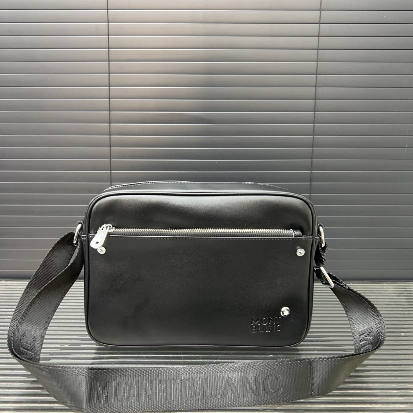 Montblanc Men's Black Leather Shoulder Bag Crossbody Bag 27 x 19 cm