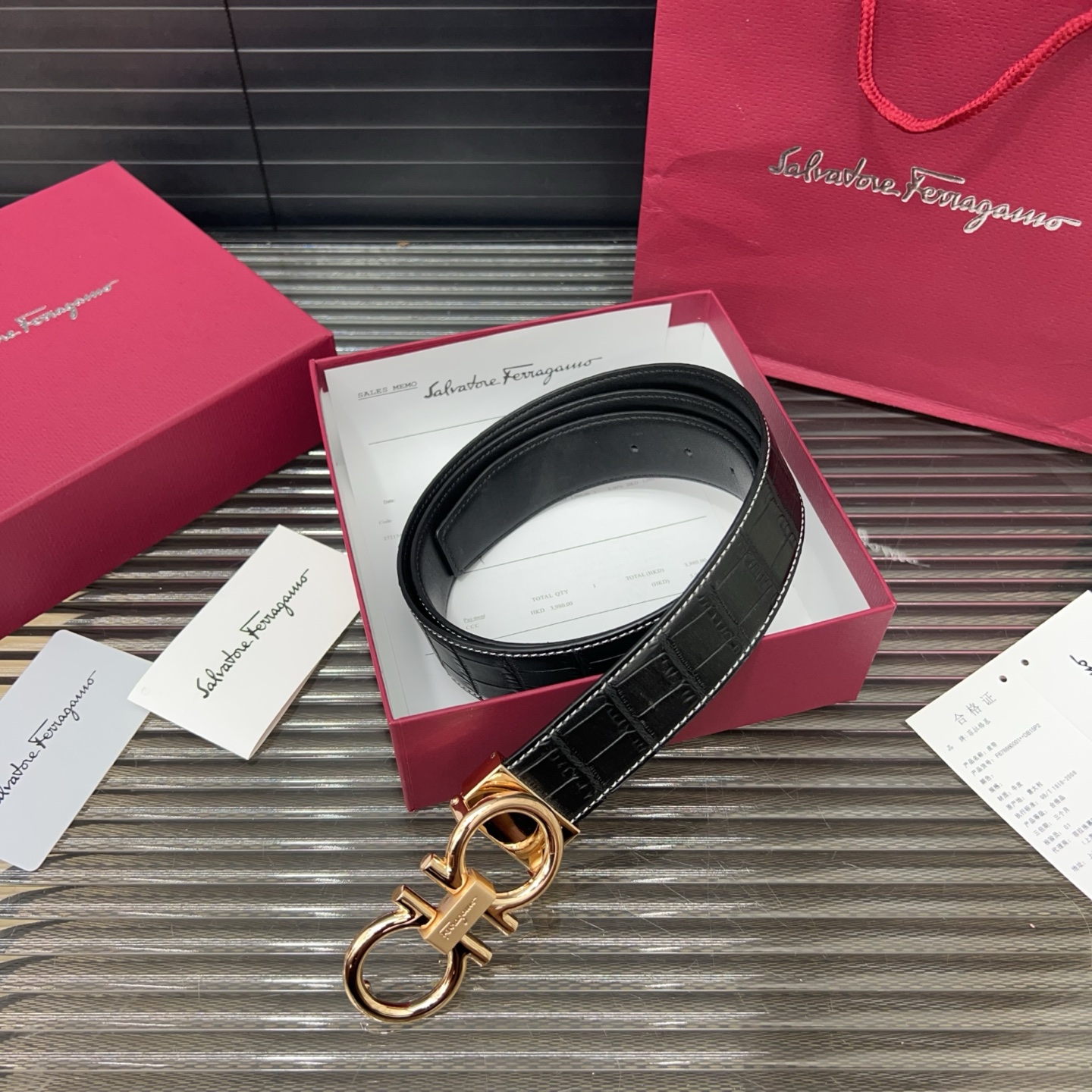 P95 Ferragamo 菲拉格慕
牛皮腰带 男士🚹经典款皮带 时装搭配必备款 优质合金扣头 采用原厂牛皮带身 机械打孔 👜 高品质🚹全套包装 礼盒 礼袋 小票