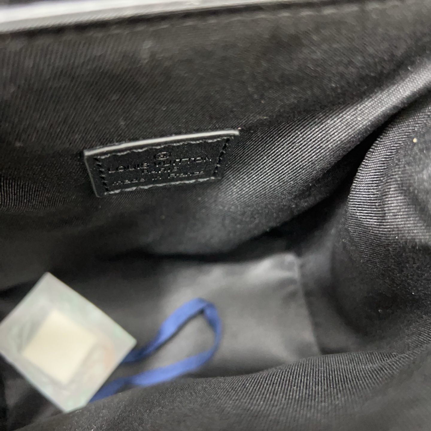 P210 Louisvuitton 路易威登
LV Steamer nano牛皮手袋 单肩包 情侣款斜挎包 实物拍摄 原厂原版面料  配送防尘袋 折叠礼盒 18 x 15 cm。