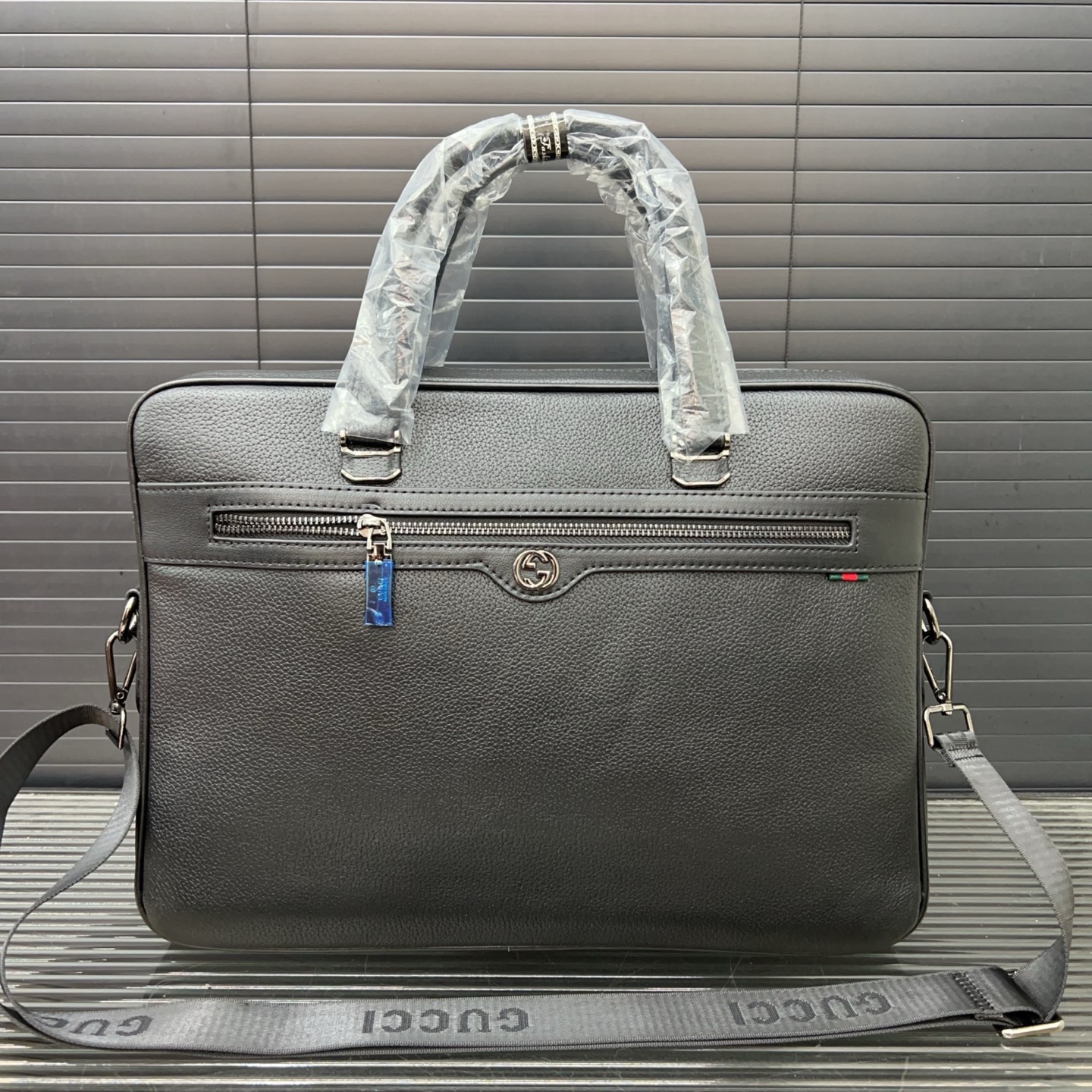 Gucci Leather Briefcase: Classic & Versatile, Perfect for Laptop & Business