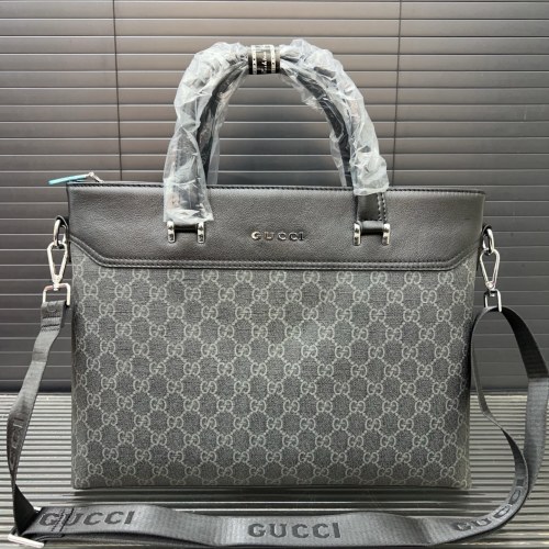 Gucci Men's GG Supreme Canvas Briefcase, Classic Design, Versatile Style, 38 cm 1 Gucci Men's GG Supreme Canvas Briefcase, Classic Design, Versatile Style, 38 cm