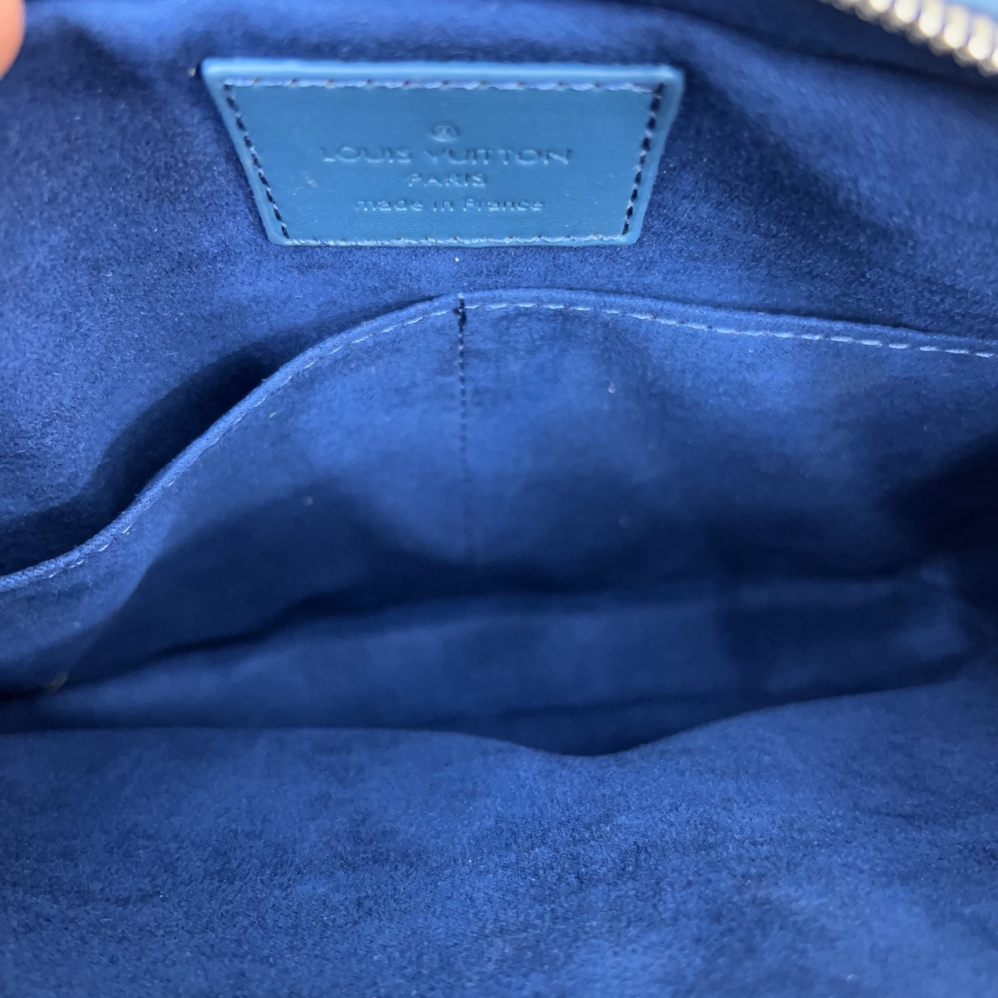 P145 Louisvuitton 路易威登
LV  TRIO三合一 Monogram 邮差包 单肩包 男女通用斜挎包 经典百搭 实物拍摄    配送防尘袋 礼盒 25 x 18 cm。
