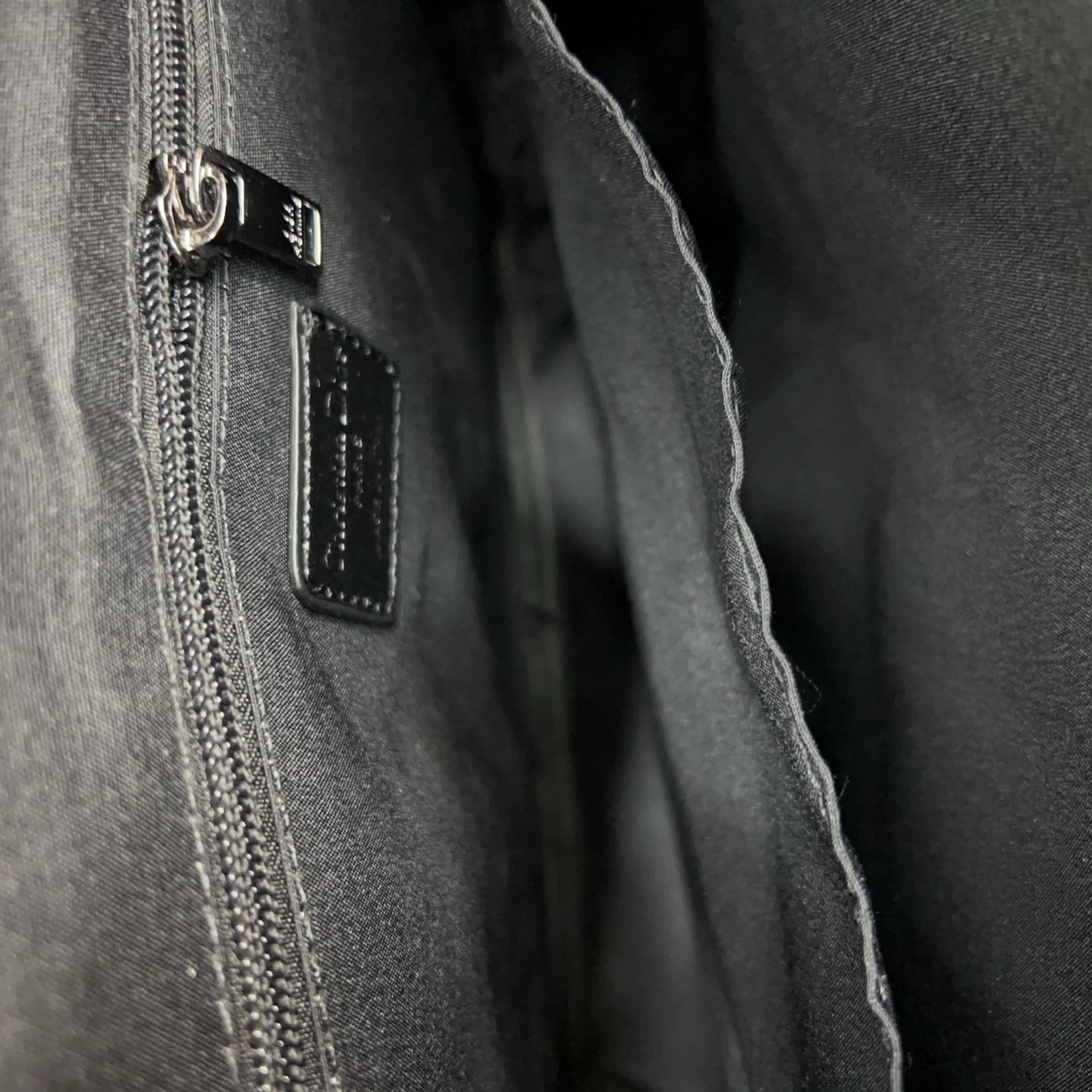 P170 DIOR 迪奥
CD印花公文包 电脑包 手提包 经典百搭 实物拍摄 原厂原版面料  配送防尘袋 38 x 28cm