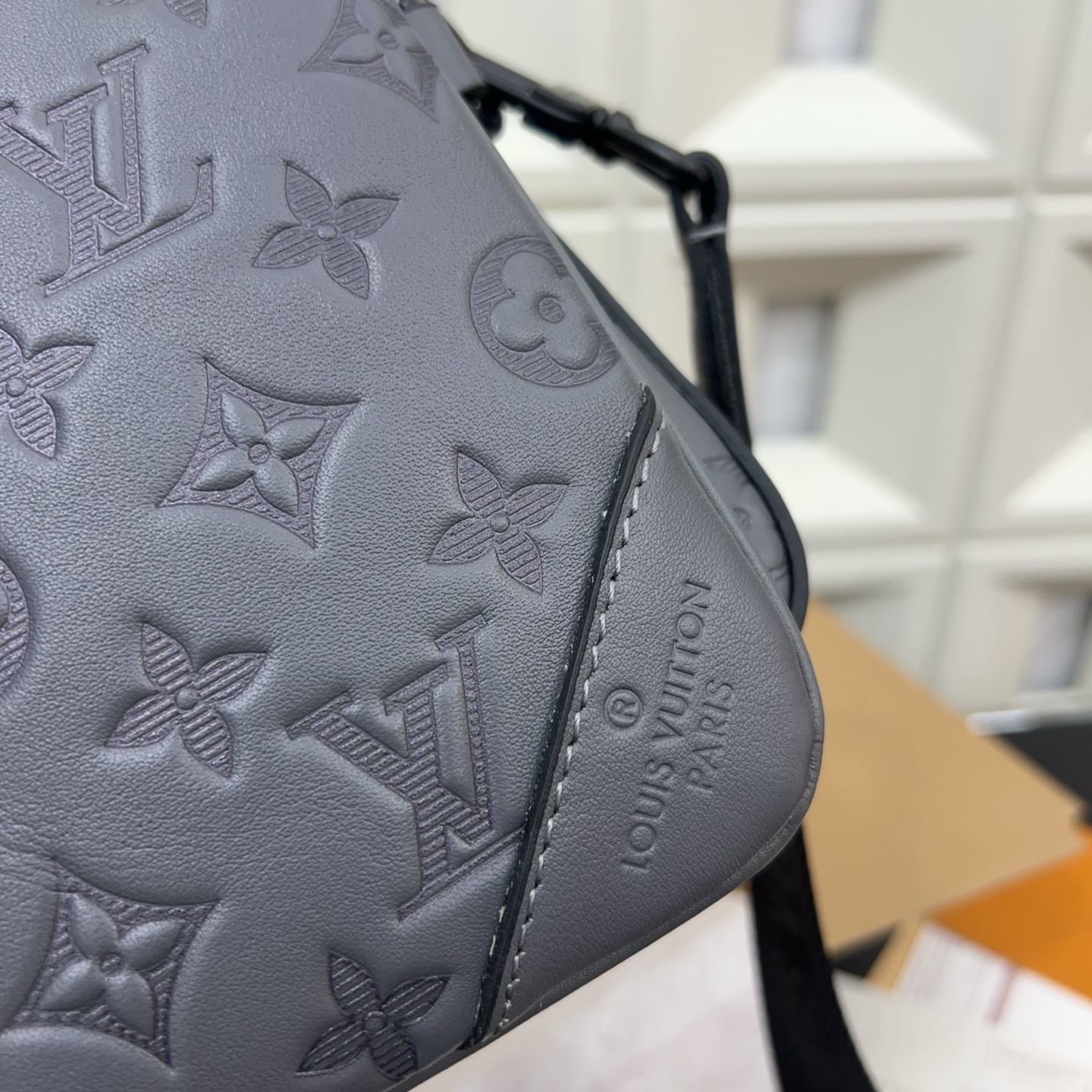 P280 Louisvuitton 路易威登
LV  牛皮TRIO三合一 Monogram 邮差包 单肩包 男女通用斜挎包 经典百搭 实物拍摄    配送防尘袋 礼盒 25 x 18 cm。
