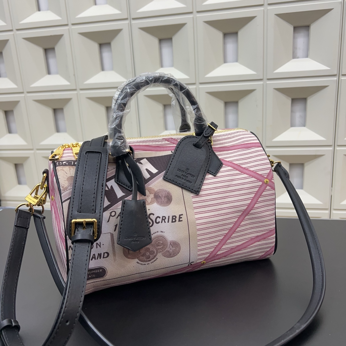 P170 Louisvuitton 路易威登
Lv Speedy 30 单肩斜挎包 枕头包 男女通用 采用经典百搭 实物拍摄 原厂原版面料  高端品质 配送飞机盒30cm。