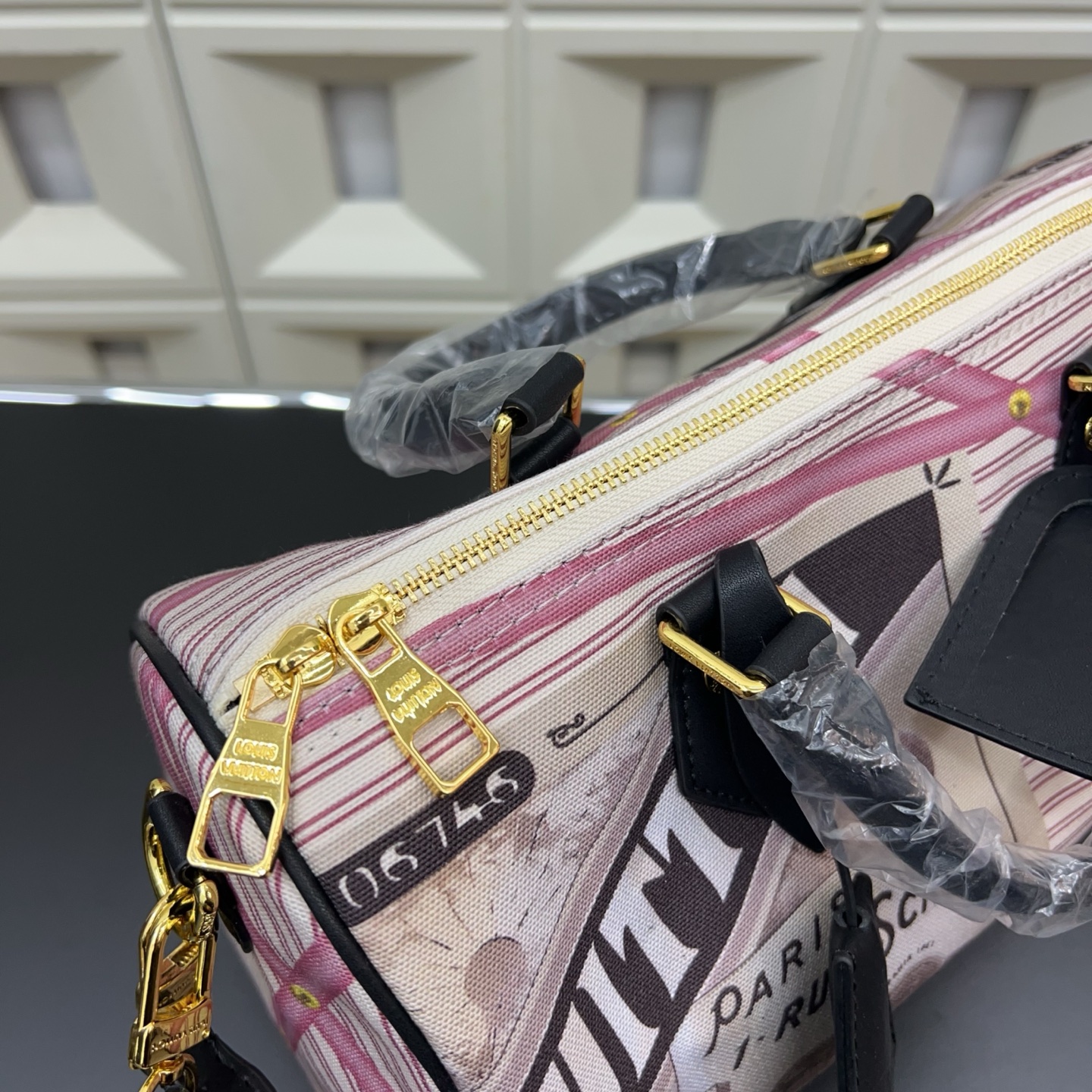 P170 Louisvuitton 路易威登
Lv Speedy 30 单肩斜挎包 枕头包 男女通用 采用经典百搭 实物拍摄 原厂原版面料  高端品质 配送飞机盒30cm。