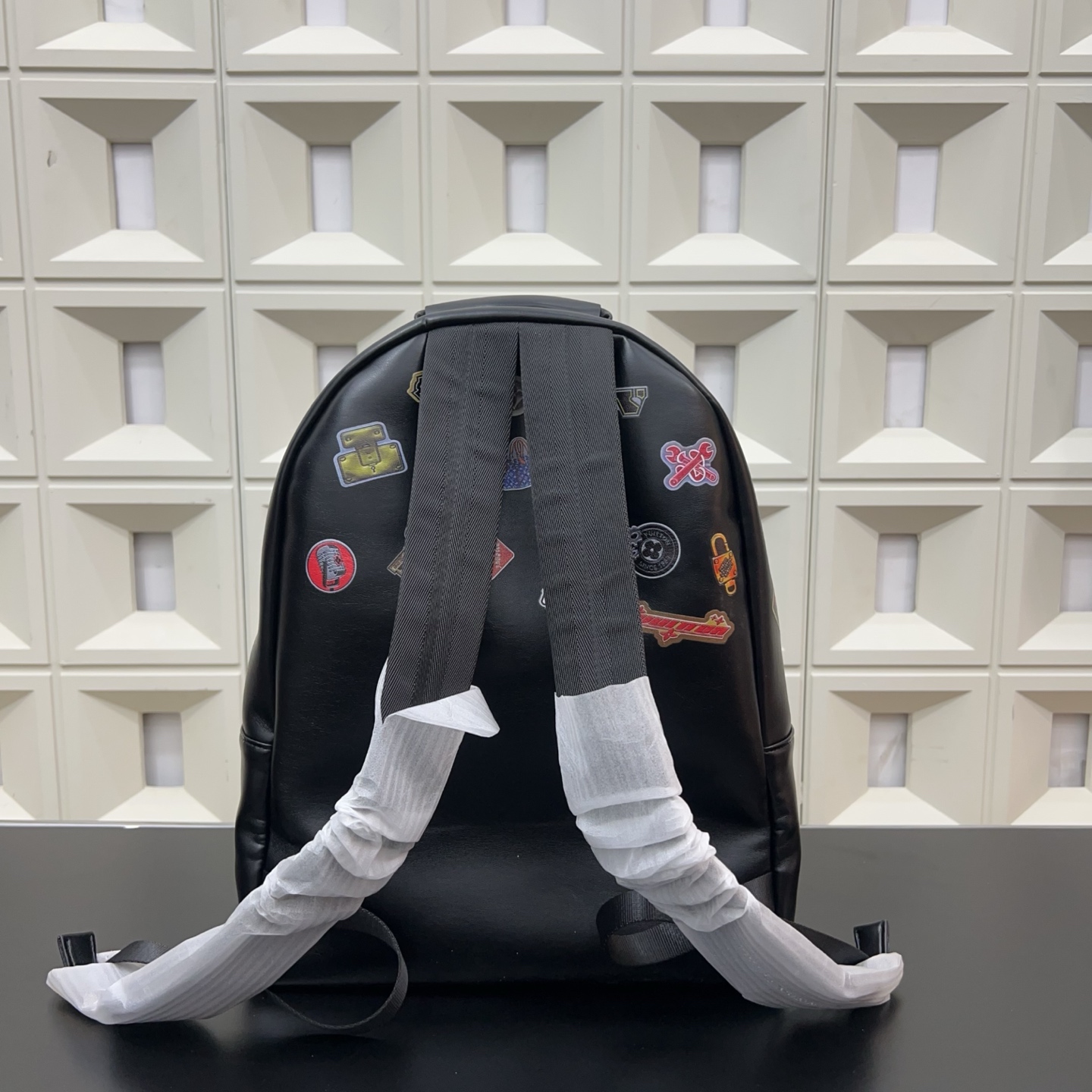 P170 Louisvuitton 路易威登
LV  MULTIPOCKET 双肩包 重工艺背包 男女通用 经典百搭 实物拍摄 配送防尘袋  40 x 30 cm。