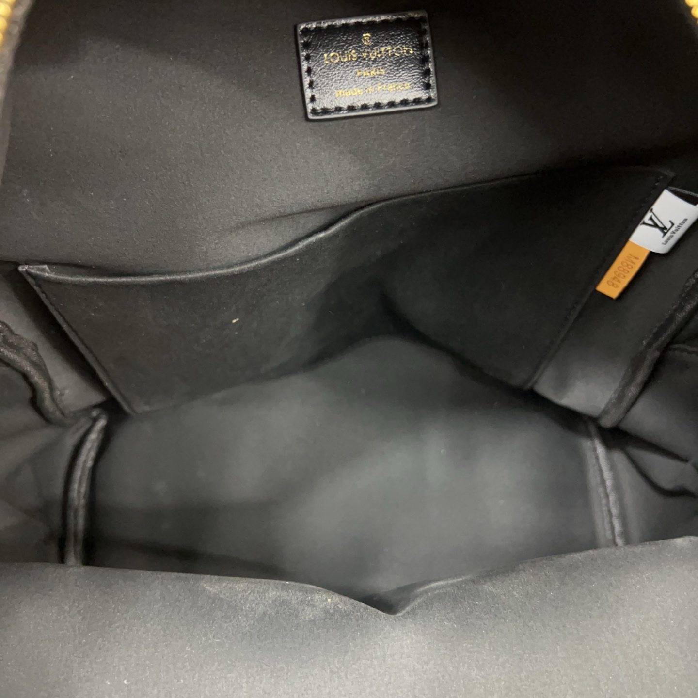P170 Louisvuitton 路易威登
LV  MULTIPOCKET 双肩包 重工艺背包 男女通用 经典百搭 实物拍摄 配送防尘袋  40 x 30 cm。