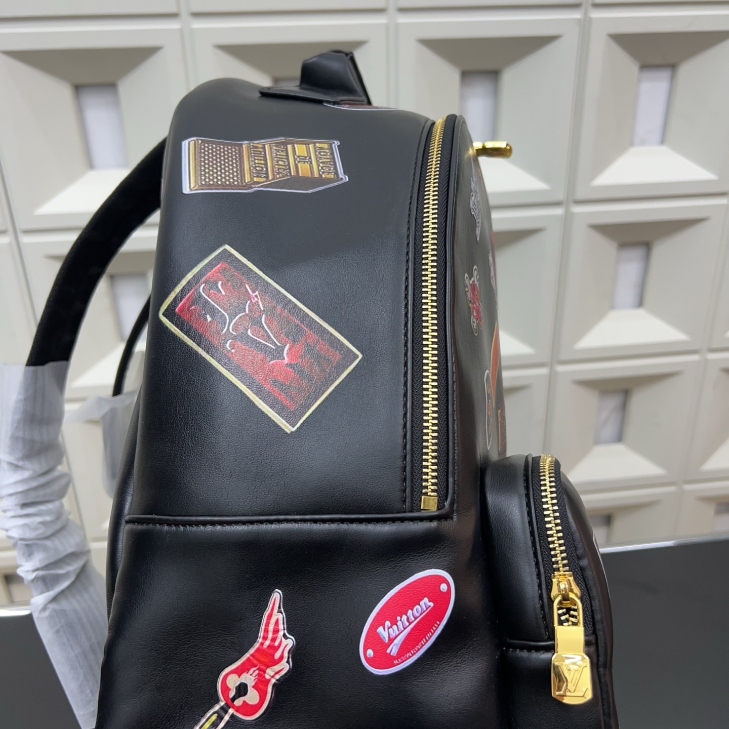 P170 Louisvuitton 路易威登
LV  MULTIPOCKET 双肩包 重工艺背包 男女通用 经典百搭 实物拍摄 配送防尘袋  40 x 30 cm。