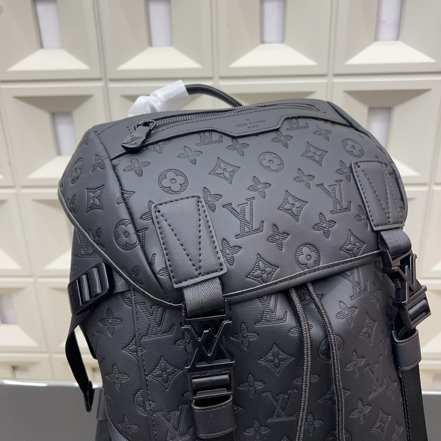 P205 Louisvuitton 路易威登
Lv Getaway 老花双肩包 大容量男士背包 书包 经典百搭 实物拍摄  配送防尘袋 50 x 30 cm。