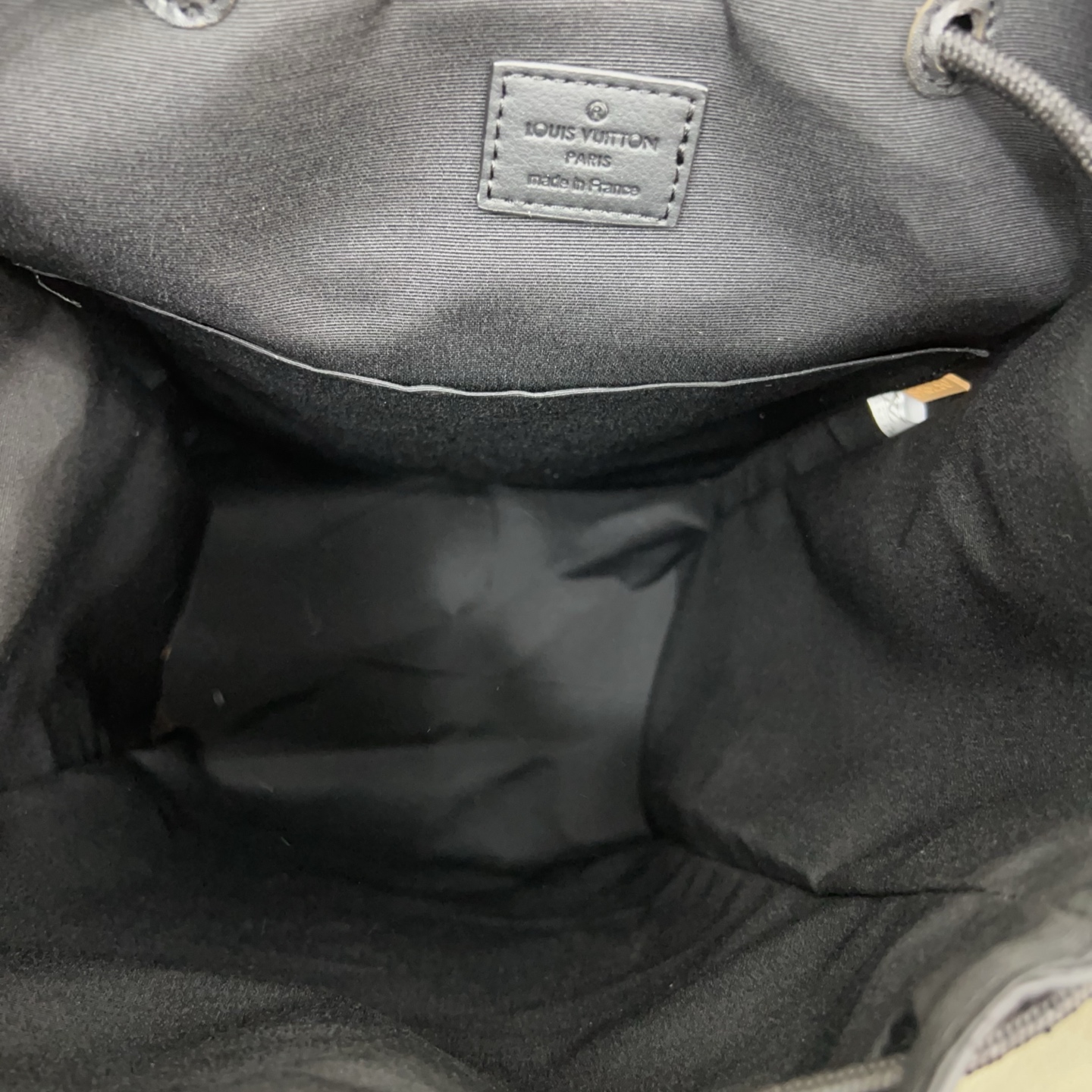 P205 Louisvuitton 路易威登
Lv Getaway 老花双肩包 大容量男士背包 书包 经典百搭 实物拍摄  配送防尘袋 50 x 30 cm。