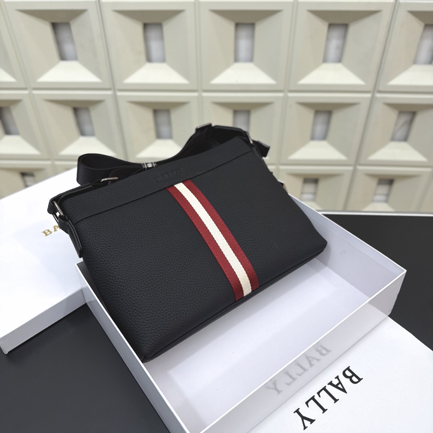 _dwc9sRI58viX15gUpuz8_0_cG8-M6EVyu9va4OQ