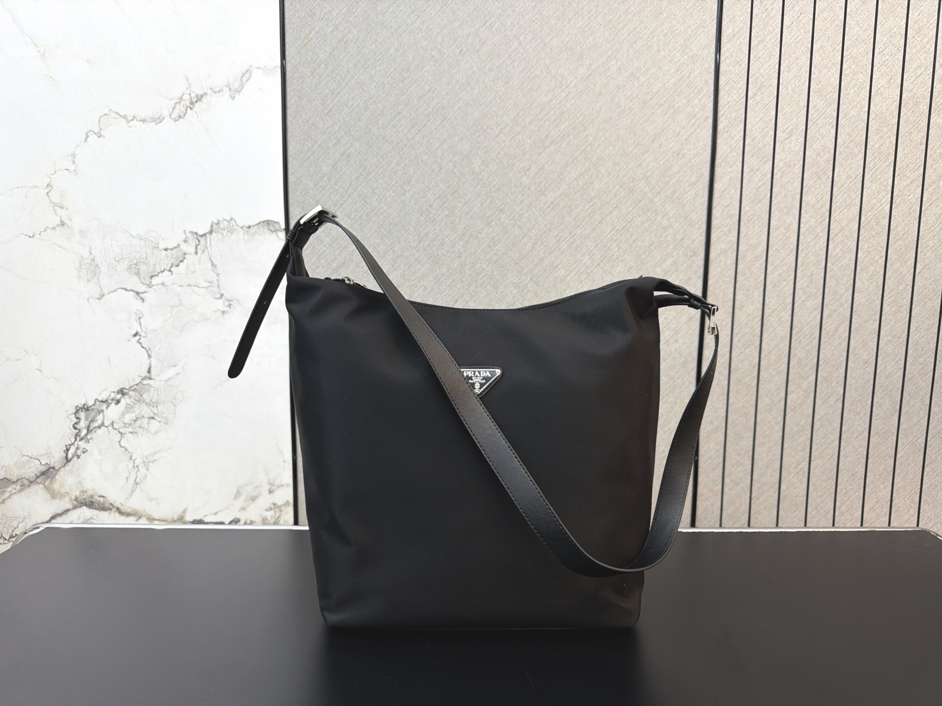 P188 Prada | Nylon Fabric Shoulder Crossbody Bag, Classic And Versatile, Real Shot, Factory Fabric, Delivery Dust Bag 28 X 30cm