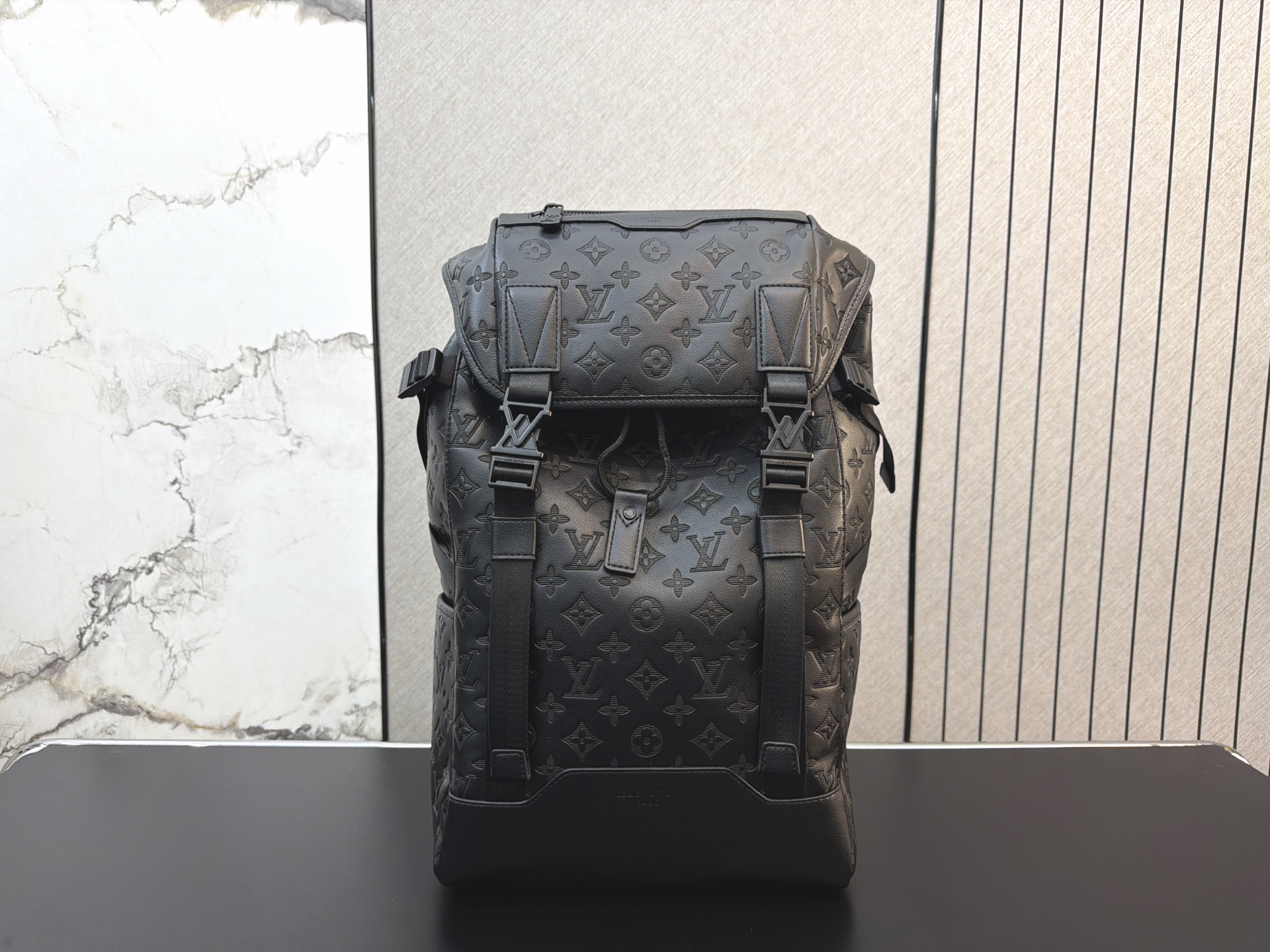P293 Louisvuitton Louis Vuitton | Lv Getaway Embossed Backpack Large Capacity Men's Backpack School Bag Classic And Versatile Actual Shot Delivered Dust Bag 50 X 30 Cm.
