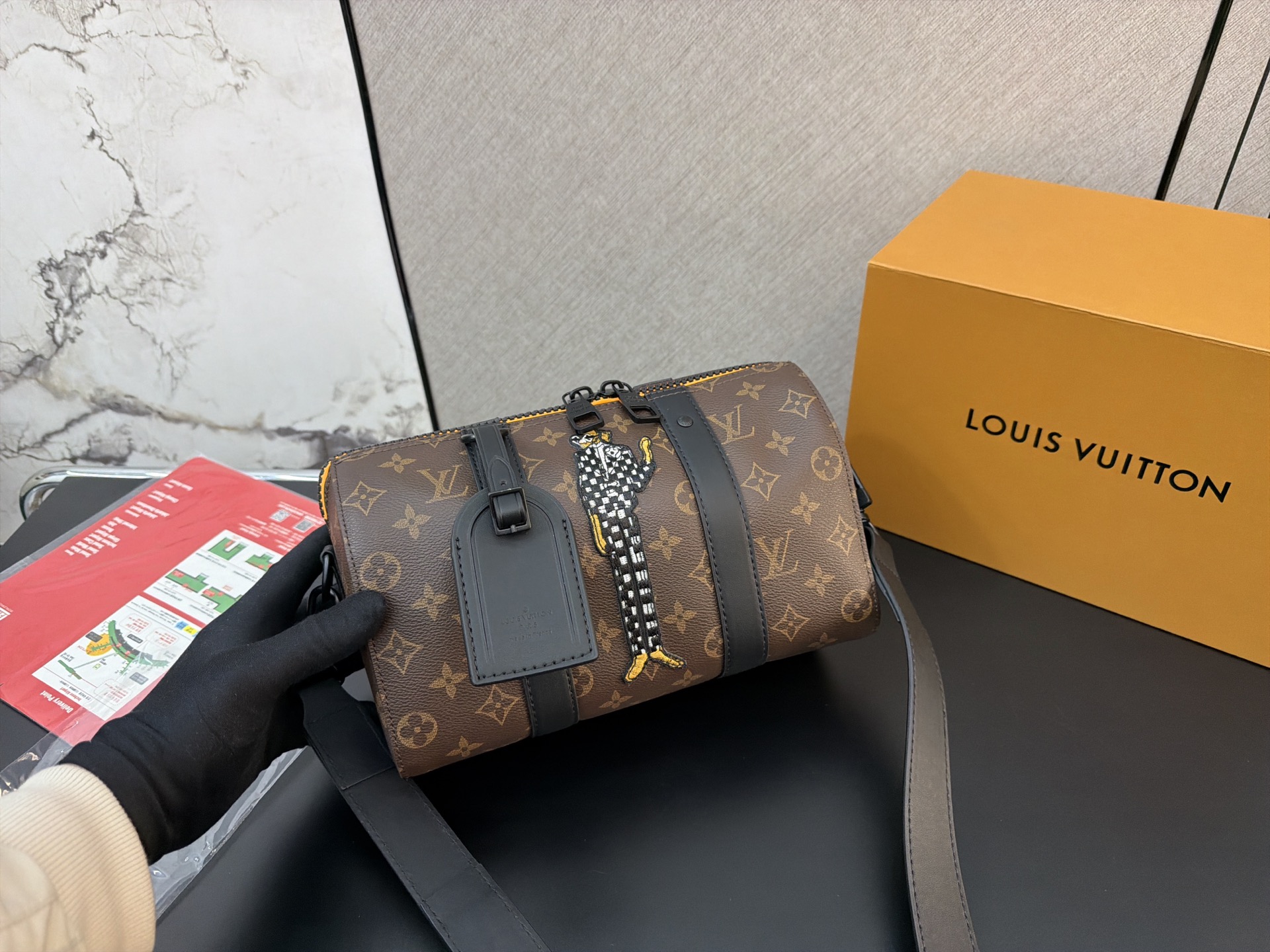 Alternative view of Louis Vuitton Crossbody Bag 11328