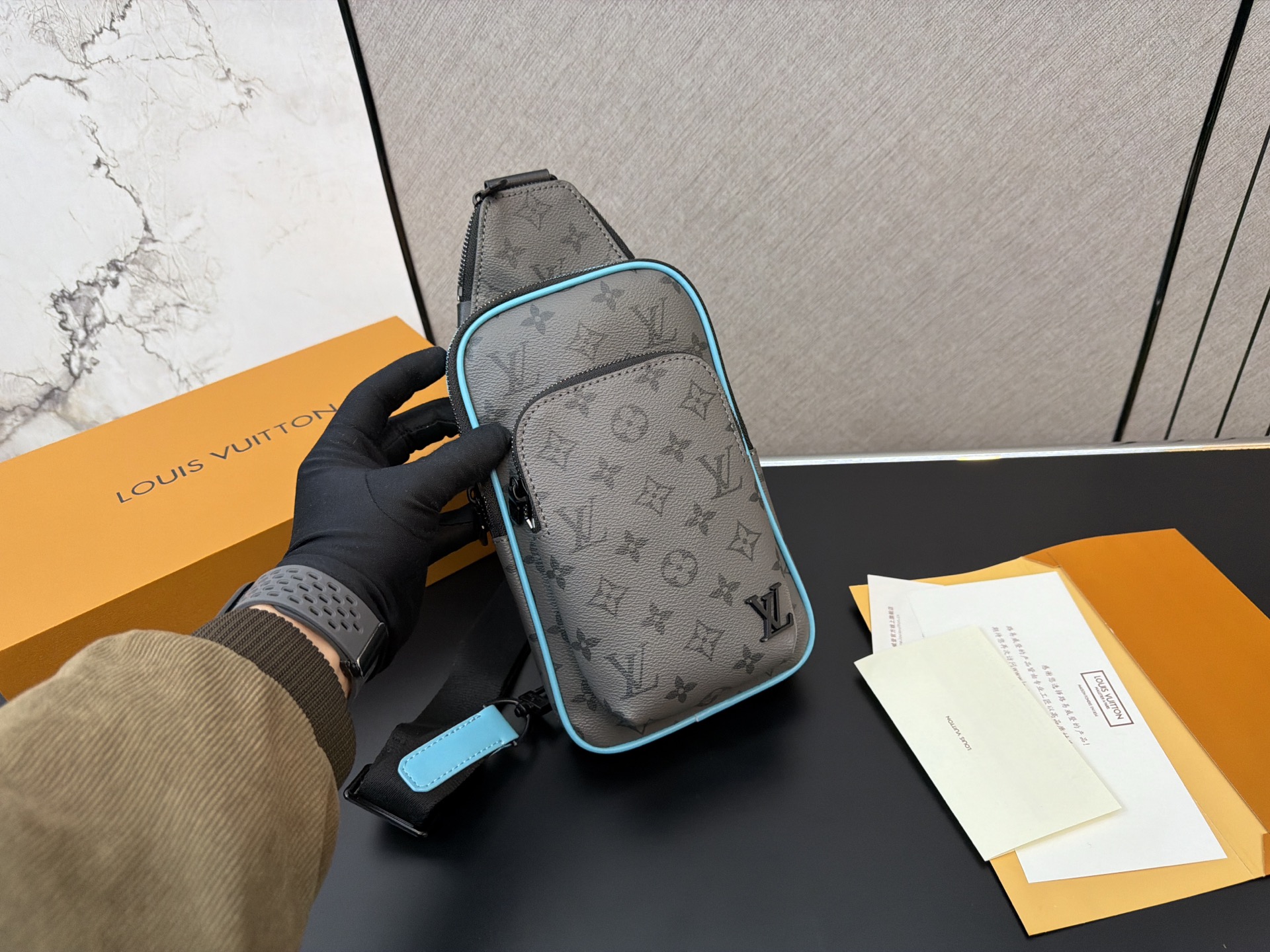 Alternative view of Louis Vuitton Crossbody Bag 11330