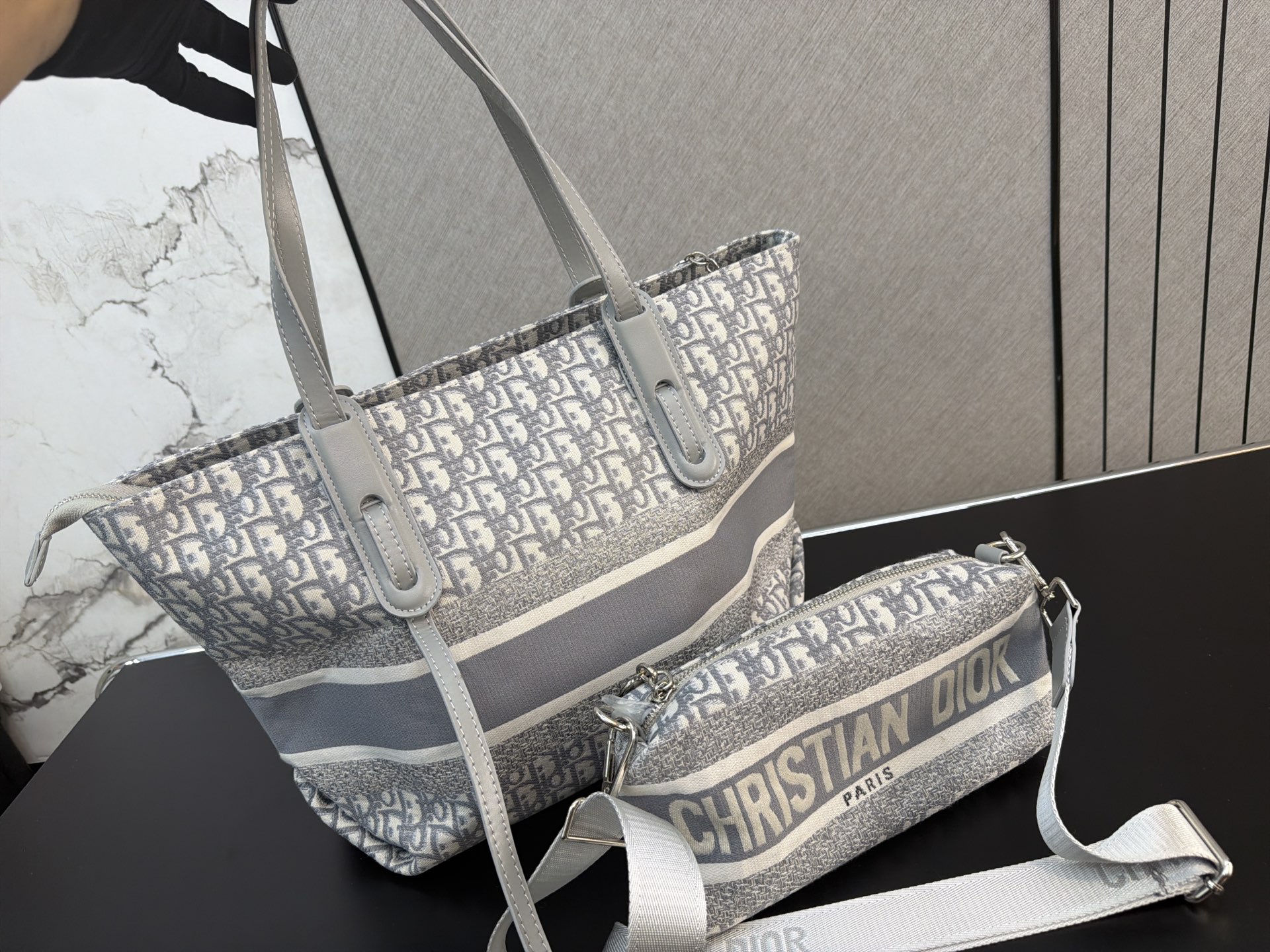 Dior Book Tote Oblique Navy everyday