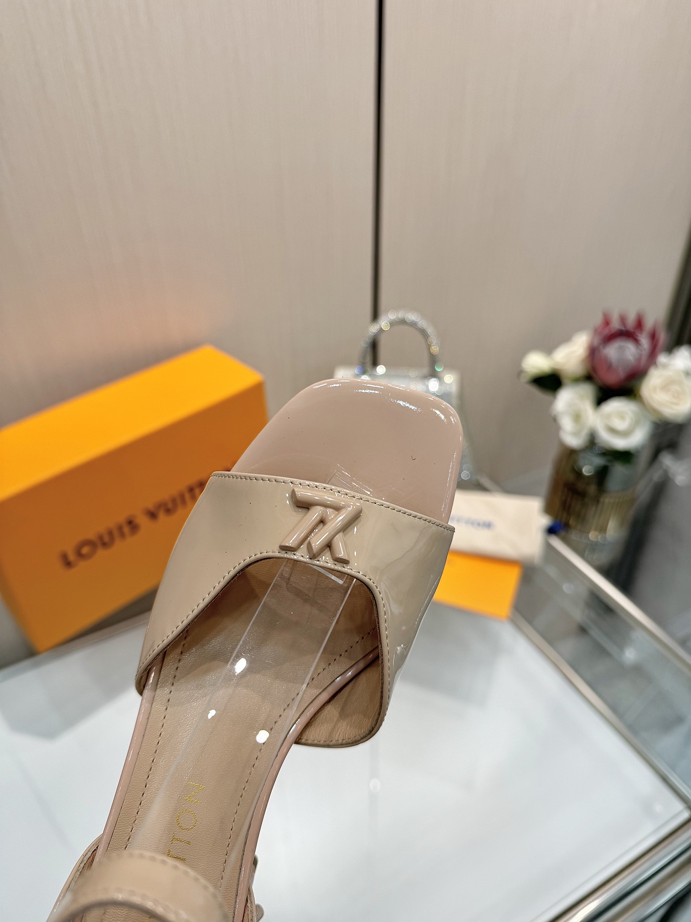 Louis Vuitton Women's Sandal Heels, Patent Leather, Beige, Block Heel, V-Cut 8 i1743256053 6524 2