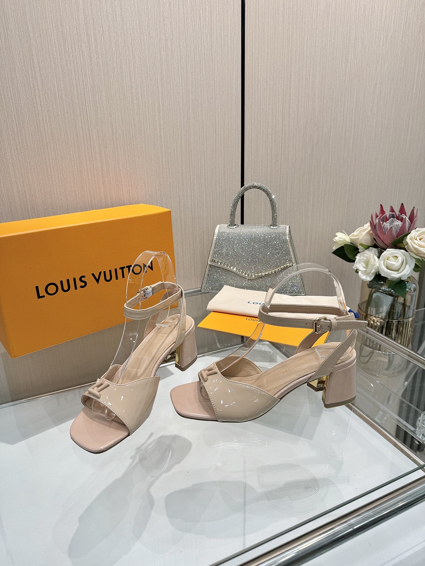 Louis Vuitton Women's Sandal Heels, Patent Leather, Beige, Block Heel, V-Cut 11 i1743256053 9774 3