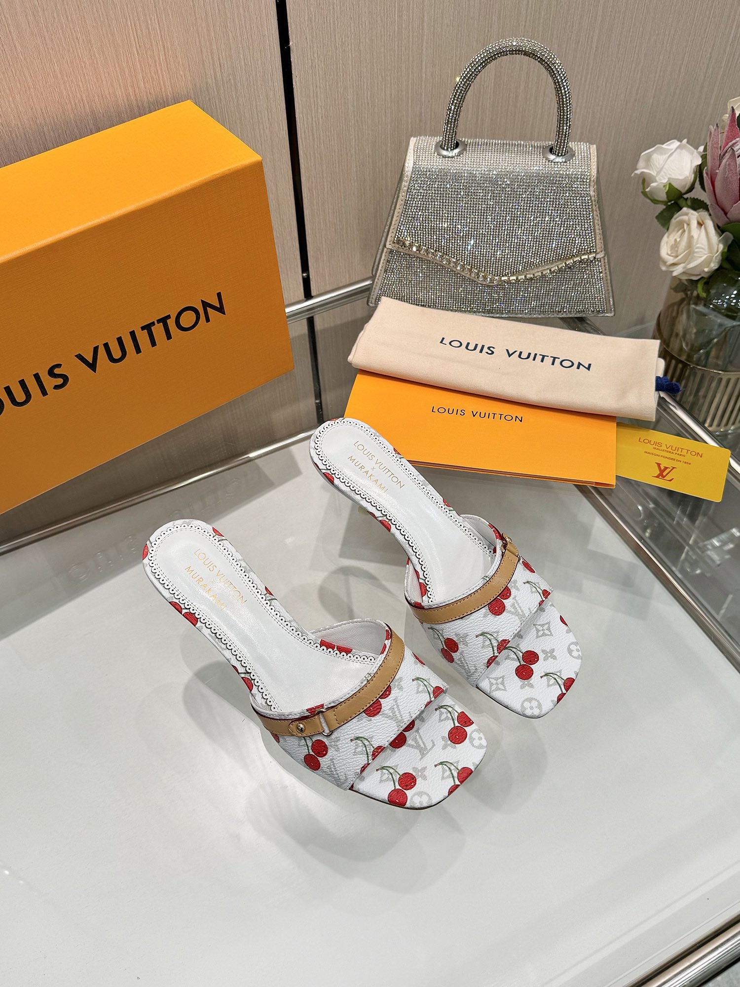 NO:408171,[Purchase Agent Level], Louis Vuitton 2025 official website series!  The perfect last and new element decoration show more elegant temperament, comfortable and beautiful on the feet, full of femininity, fashionable and versatile, the new original inverted mold last is the ultimate 1:1 shape, exquisite workmanship, and imported high-end fabrics present a delicate texture!  Fabric LV special floral leather, high-quality soft sheepskin lining, imported goatskin with foot pads, Italian leather outsole 5.5 paint heels, size 34-41 (34.41 custom made without return or replacement), high heels, louis vuitton, louis vuitton, high heels, slippers, sheepskin, Leather soles19860909【代购级】、Louis Vuitton 2025款官网系列！完美楦型、新元素装饰更显优雅气质、上脚舒适好看、女人味十足、时尚百搭、新原版倒模楦型,极致1:1形体,做工精致、进口高端面料呈现出精致质感！ 面料LV专用花皮、内里优质柔软羊皮里、 垫脚进口山羊皮、 意大利真皮大底 5.5烤漆跟 码数34-41（34.41定制不退不换）,高跟鞋拖鞋,louis vuitton,louis vuitton,high heels,slippers,sheepskin,Leather soles,Women's Shoes