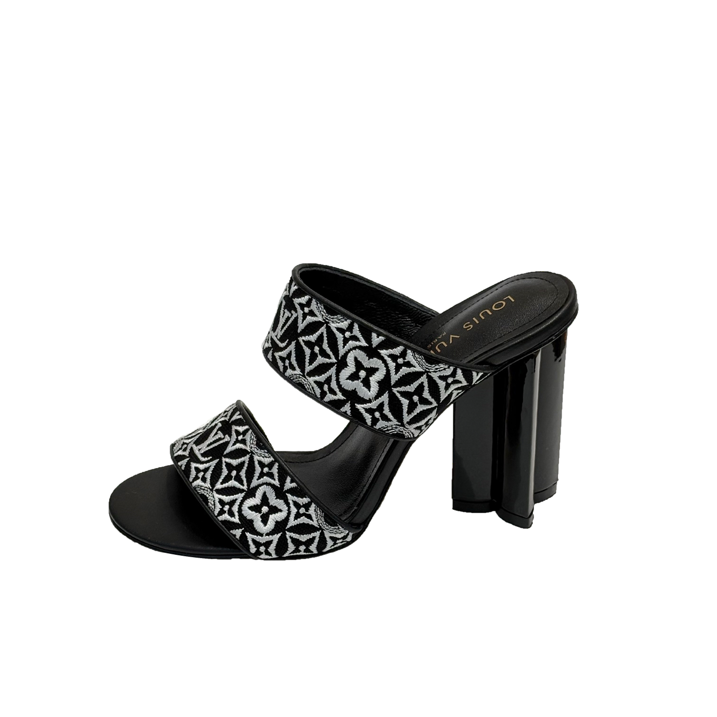 NO:648535,2026 spring and summer LV show sandals debut, Louis Vuitton official website simultaneously launched new!  Classic electric embroidery design outlines high-end lines. Minimalist outlines set off extraordinary aura. The upper foot instantly enhances the overall temperament. 1:1 replica of the original last. Imported fabrics show delicate luster. 10cm plum blossom heel with elegant curvature. Italian genuine leather sole + sheepskin lining. Every step is a luxurious touch #LV spring and summer new style #designer sandals #high-end wear. Material imported cow patent leather/imported calfskin lining. High-quality soft sheepskin lining. Feet imported goatskin. Sole: Italian genuine leather sole.  Heel: 10 cm plum blossom heel, leather bag heel, size 35-40, (customized on 34.40.41, non-refundable), slippers, louis vuitton, louis vuitton, sandals, slippers, cowhide, sheepskin198609092026春夏LV秀场凉鞋首亮相 路易威登官网同步上新！ 经典电绣设计勾勒高级线条 极简轮廓衬托非凡气场 上脚瞬间提升整体气质 原版楦型1:1复刻 进口面料呈现细腻光泽 10cm梅花跟优雅弧度 意大利真皮底+羊皮内里 每一步都是奢华触感 #LV春夏新款 #设计师凉鞋 #高级感穿搭 面料进口牛漆皮/进口小牛皮 内里优质柔软羊皮里 垫脚进口山羊皮 鞋底:意大利真皮底 鞋跟:10公分梅花跟 面皮包跟 码数35-40、（34.40.41定制不退换）,拖鞋,louis vuitton,louis vuitton,sandals,slippers,cowhide,sheepskin,Women's Shoes