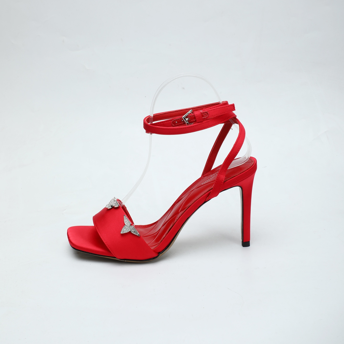 NO:790025,, [purchase level], Louis Vuitton 2026 official website spring and summer series!  Perfect last, new high-heeled sandals, official website updated simultaneously, LV hardware 'logo' is embellished, the upper petal buckle craftsmanship, full of details, the visual feast can hardly conceal the elegant temperament of LV, comfortable and easy to wear, full of femininity. The new original inverted mold last, the ultimate 1:1 shape, exquisite workmanship, imported high-end fabrics show exquisite texture!  Fabric imported calfskin, patent leather, presbyopia, high-quality soft sheepskin lining, imported goatskin for foot pads, Italian genuine leather outsole 9CM leather bag heel size 34-41 (34.40, 41, customization is non-returnable and non-exchangeable), high heels and sandals, louis vuitton, louis vuitton, sandals, high heels, cowhide, sheepskin, Leather soles19860909、【代购级】、Louis Vuitton 2026官网春夏系列！完美楦型、 新品高跟凉鞋、官网同步更新 Lv五金 “logo”饰以点缀,鞋面花瓣扣工艺、细节感拉满、效果视觉盛宴难以掩饰lv的优雅气质刚刚好、上脚舒适好穿、女人味十足. 新原版倒模楦型,极致1:1形体,做工精致、进口高端面料呈现出精致质感！ 面料进口小牛皮 、漆皮、老花 内里优质柔软羊皮里、 垫脚进口山羊皮、 意大利真皮大底 9CM面皮包跟 码数34-41（34.40、41、定制不退不换）,高跟鞋凉鞋,louis vuitton,louis vuitton,sandals,high heels,cowhide,sheepskin,Leather soles,Women's Shoes