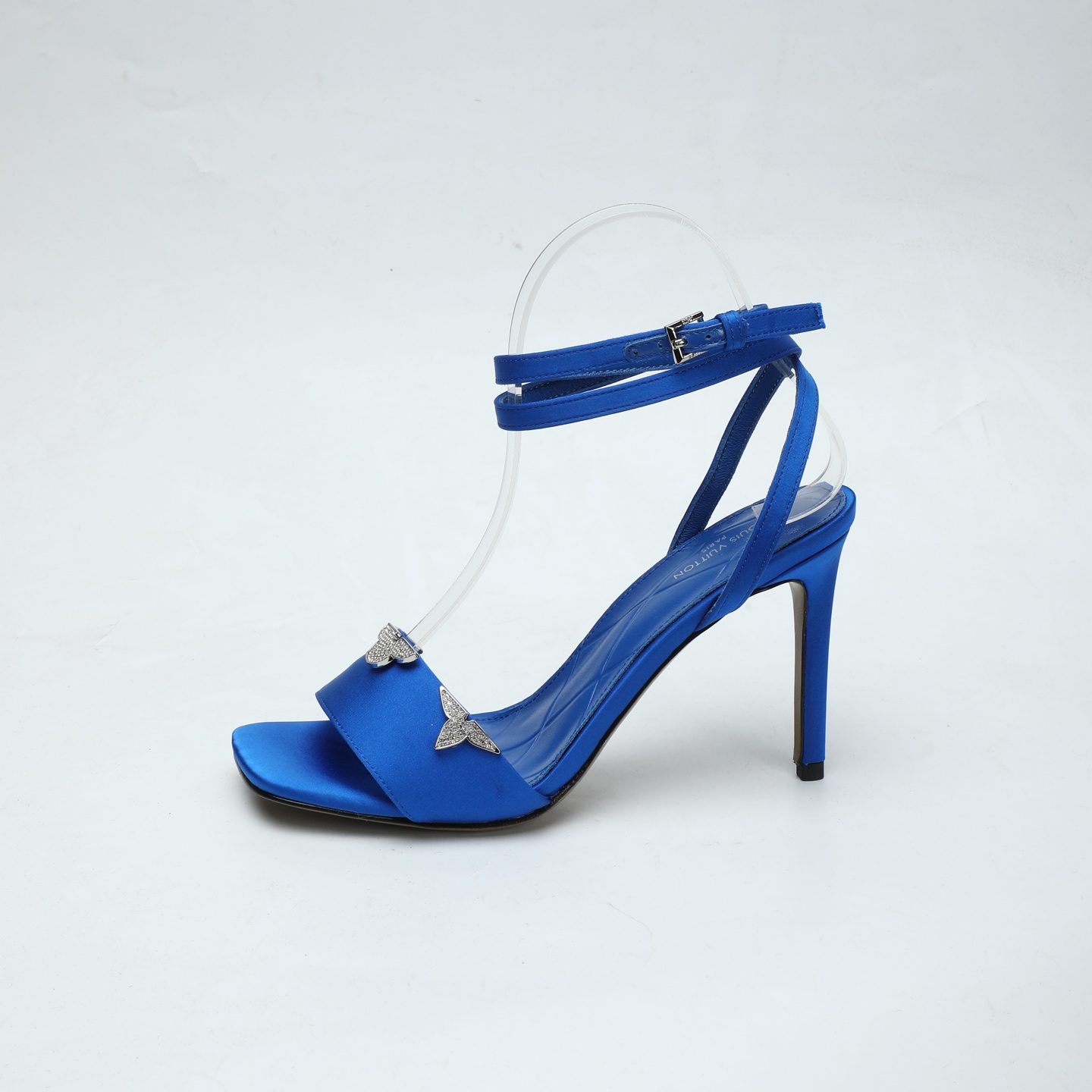 NO:790028,, [purchase level], Louis Vuitton 2026 official website early spring series!  Perfect last, new high-heeled sandals, official website updated simultaneously, LV hardware 'logo' is embellished, the upper petal buckle craftsmanship, full of details, the visual feast can hardly conceal the elegant temperament of LV, comfortable and easy to wear, full of femininity. The new original inverted mold last, the ultimate 1:1 shape, exquisite workmanship, imported high-end fabrics show exquisite texture!  Fabric imported calfskin, patent leather, presbyopia, high-quality soft sheepskin lining, imported goatskin for foot pads, Italian genuine leather outsole 9CM leather bag heel size 34-41 (34.40, 41, customization is non-returnable and non-exchangeable), high heels and sandals, louis vuitton, louis vuitton, sandals, high heels, cowhide, sheepskin, Leather soles19860909、【代购级】、Louis Vuitton 2026官网早春系列！完美楦型、 新品高跟凉鞋、官网同步更新 Lv五金 “logo”饰以点缀,鞋面花瓣扣工艺、细节感拉满、效果视觉盛宴难以掩饰lv的优雅气质刚刚好、上脚舒适好穿、女人味十足. 新原版倒模楦型,极致1:1形体,做工精致、进口高端面料呈现出精致质感！ 面料进口小牛皮 、漆皮、老花 内里优质柔软羊皮里、 垫脚进口山羊皮、 意大利真皮大底 9CM面皮包跟 码数34-41（34.40、41、定制不退不换）,高跟鞋凉鞋,louis vuitton,louis vuitton,sandals,high heels,cowhide,sheepskin,Leather soles,Women's Shoes