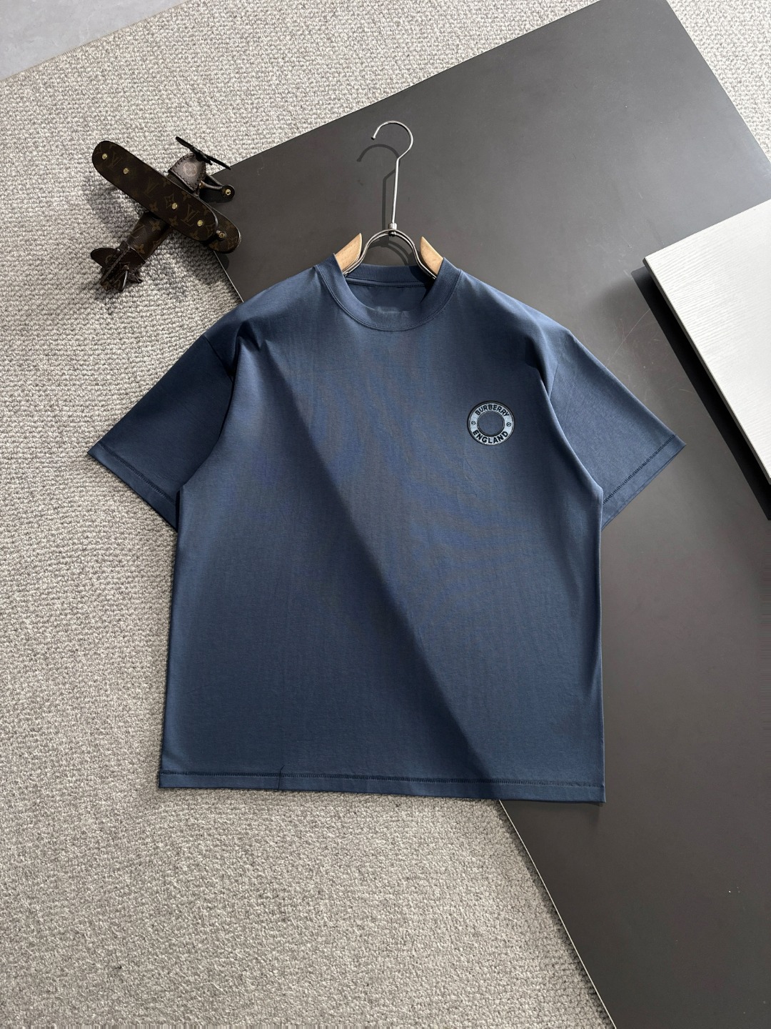 Envío al día siguiente Camiseta de manga corta lavada con batik de primavera y verano de Burberr * para hombre nueva de…