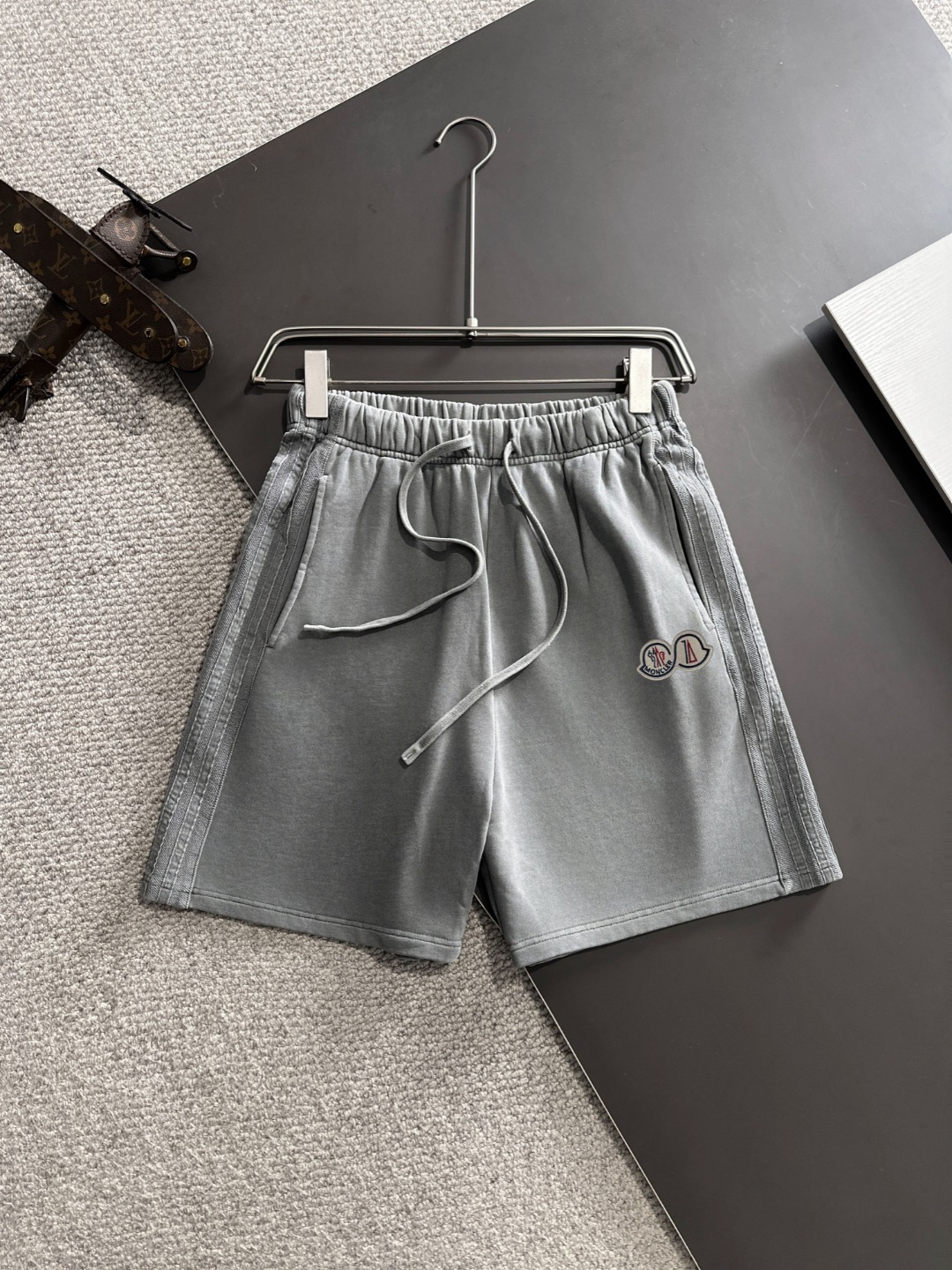 Envío al día siguiente Artículo de alta gama Moncler/Mengkou 2025 primavera-verano nueva temporada pantalones cortos ca…