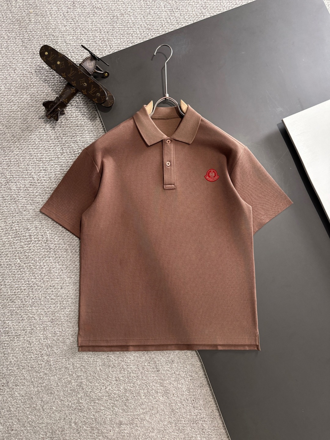 Envío al día siguiente, versión alta Moncler/Mengkou 25ss primavera/verano nueva camiseta de punto piqué de alta costur…
