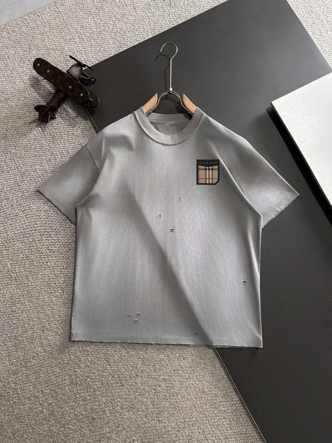 Envío al día siguiente, nueva camiseta de manga corta lavada con batik para hombre Burberry/Burberry 2025 de alta calid…