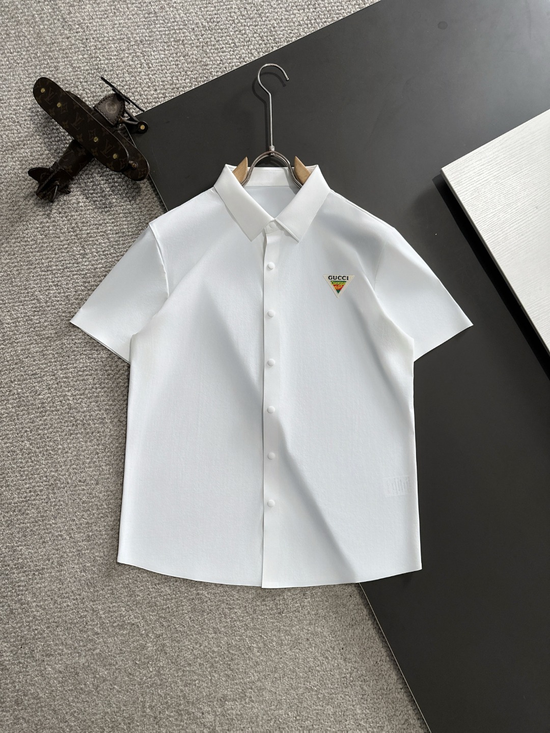 Envío al día siguiente. Alta calidad. GUCCI/Gucci 25SS nueva temporada primavera-verano, polo de alta costura con cuell…