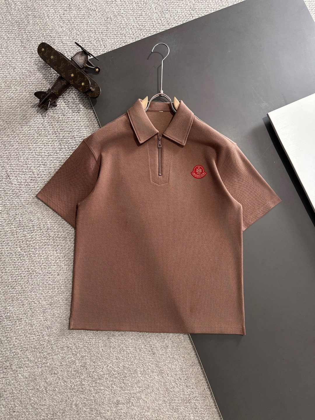 Envío al día siguiente, alta calidad MONCLER/Mengkou 25ss nueva temporada primavera/verano polo de alta costura con cre…