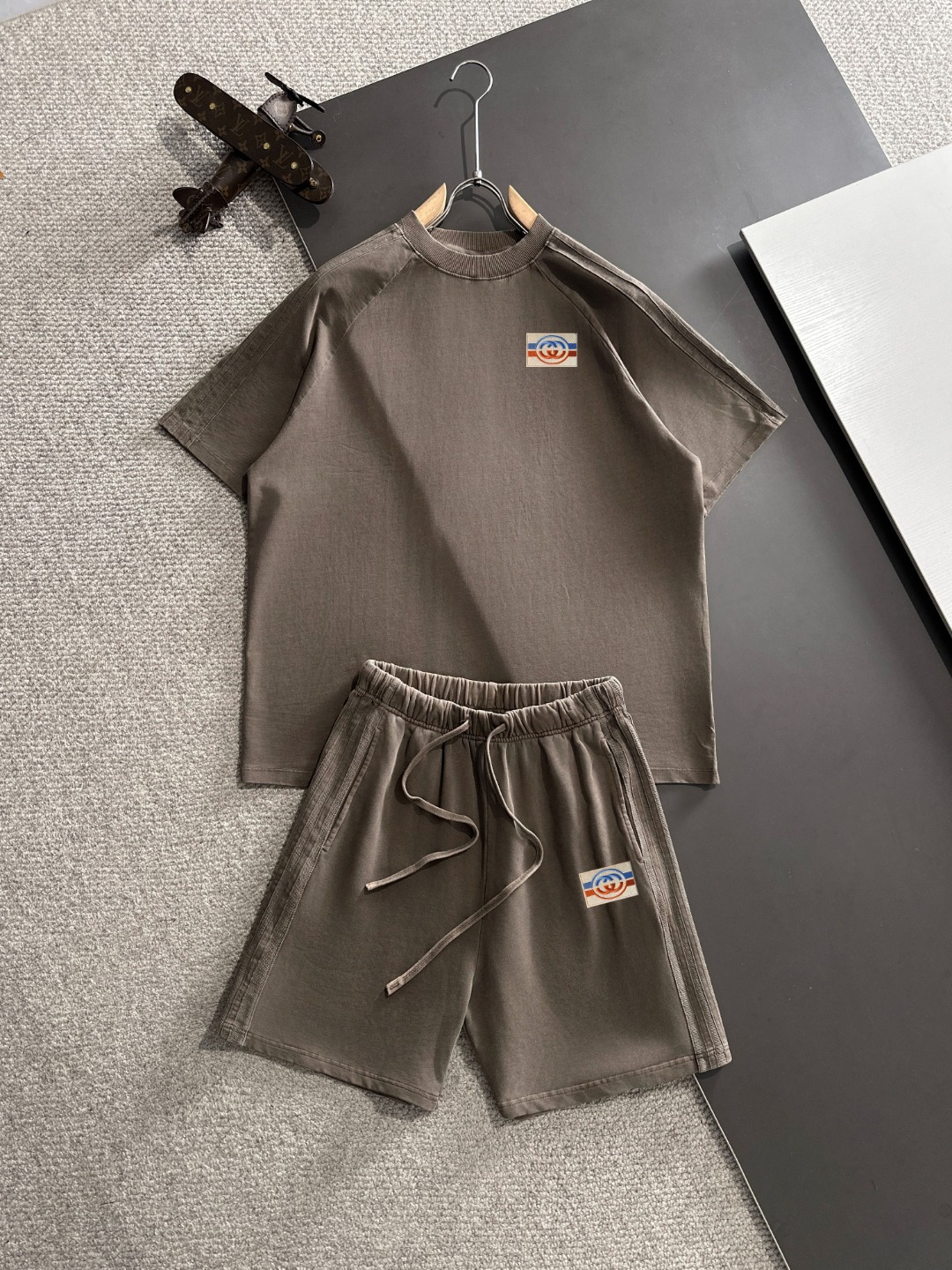 Envío al día siguiente, GUCCI/Gucci alta calidad 2025 primavera-verano nuevo estilo de conjunto casual con cintura elás…