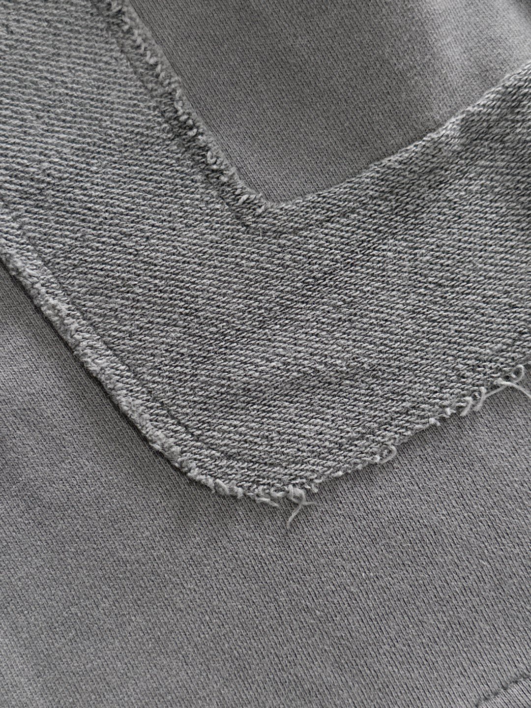 隔天出货 P145 高品质 ARCTERYX/始祖鸟 2025春夏新款松紧带休闲净色宽松短裤，裤脚下摆二本针锁边，针脚细密牢固，专柜定制面料 透气舒适度高，细节无可挑剔，品牌元素设计理念，体现高品质。手感细腻柔软！呈现休闲裁剪，上身版型超赞！码数：S-XXL
