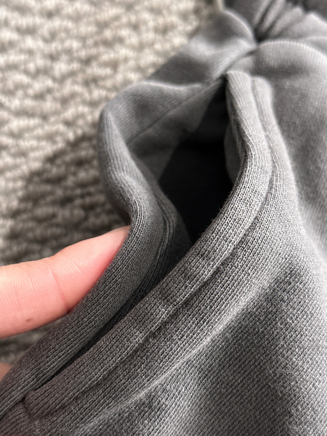 隔天出货 P145 高品质 ARCTERYX/始祖鸟 2025春夏新款松紧带休闲净色宽松短裤，裤脚下摆二本针锁边，针脚细密牢固，专柜定制面料 透气舒适度高，细节无可挑剔，品牌元素设计理念，体现高品质。手感细腻柔软！呈现休闲裁剪，上身版型超赞！码数：S-XXL