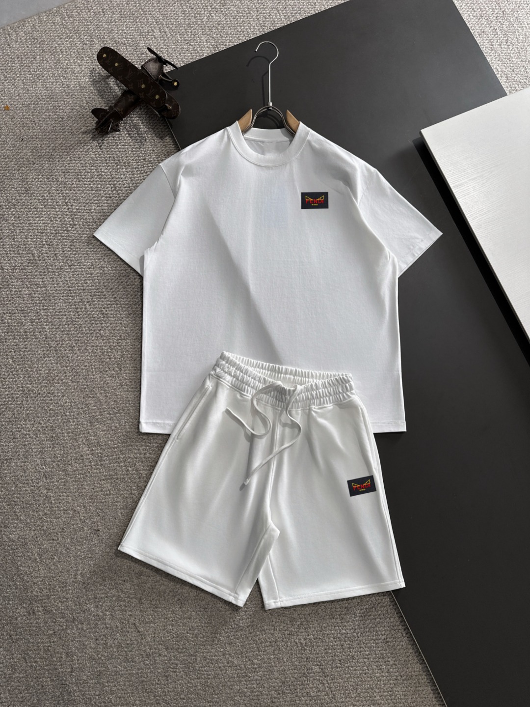 Envío al día siguiente FENDI/Fendi de alta calidad, nuevo estilo primavera/verano 2025, conjunto casual con cintura elá…