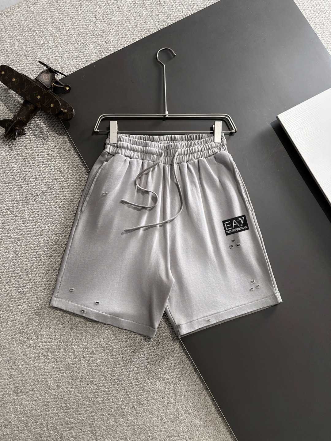 Envío al día siguiente, alta calidad, Amani/Armani 2025 Primavera/Verano nuevo pantalón corto casual de color liso con …