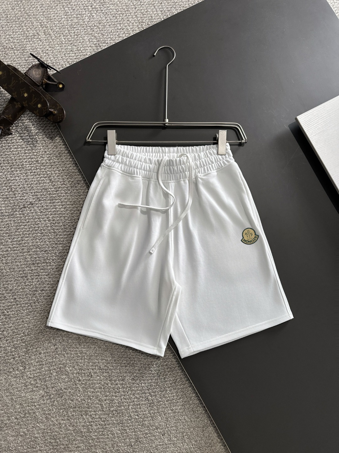Envío al día siguiente Alta calidad Moncler/Mengkou 2025 primavera/verano nuevos pantalones cortos casuales de color li…